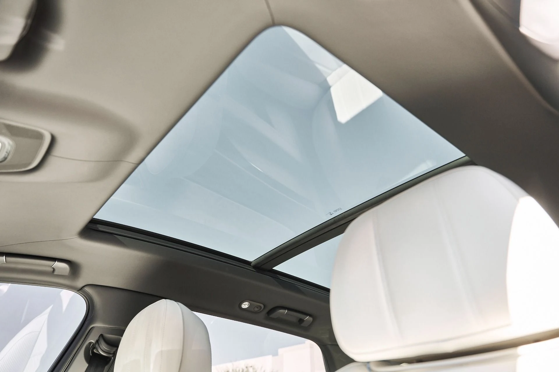 mph047_1787796662_Used_2023_Bentley_Bentayga_EWB_Azure_1773968891_c4d4b86aa8