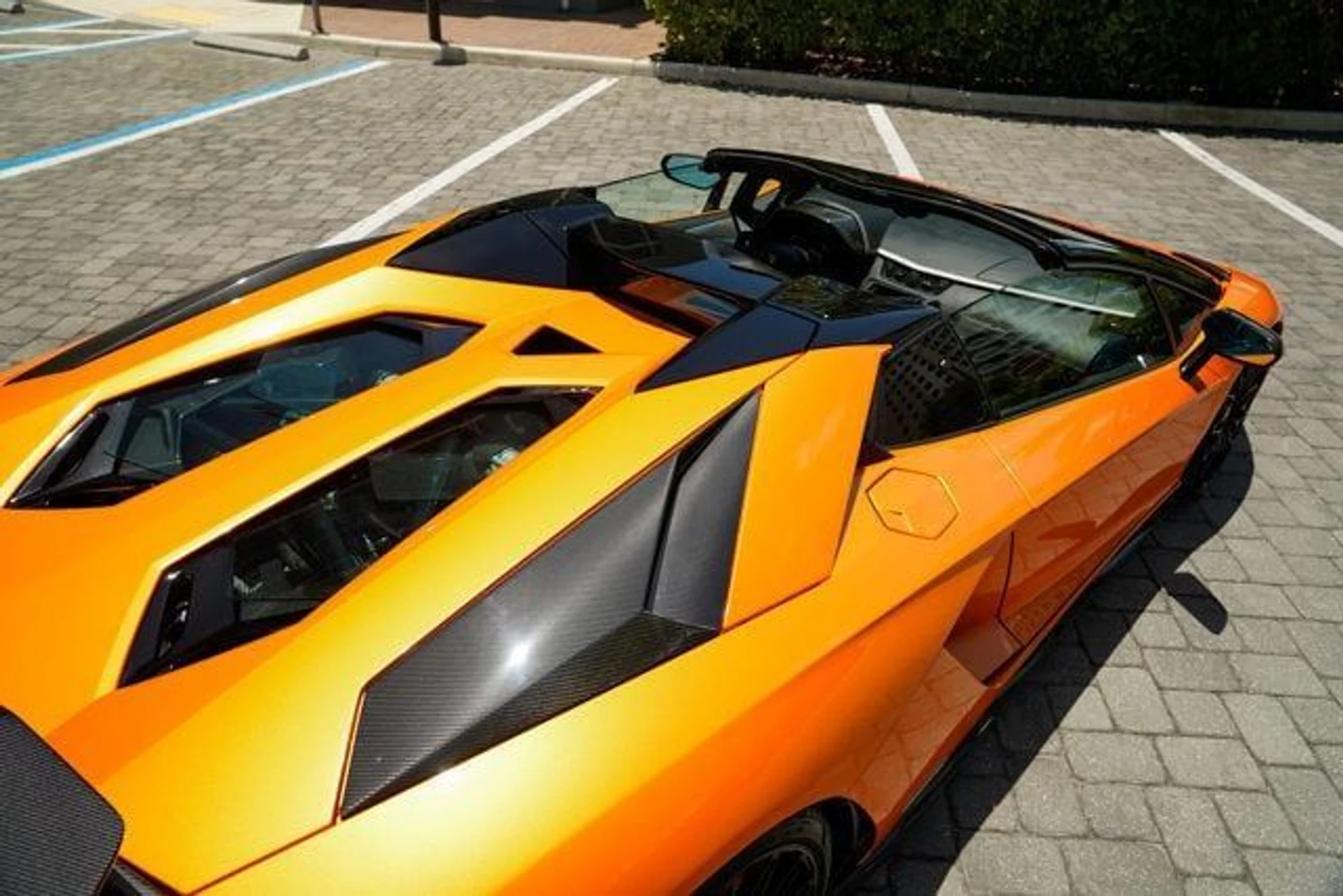 mph047_1797600471_used_2018_lamborghini_aventador_sroadster_14354_22897283_48_640_31584135d2