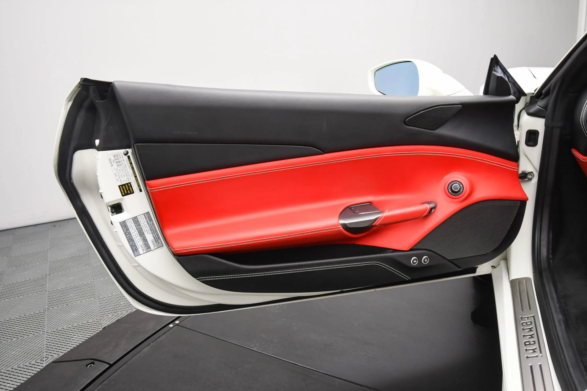 mph047_1808859940_Used_2016_Ferrari_488_Spider_1750234951_40e2edce2c