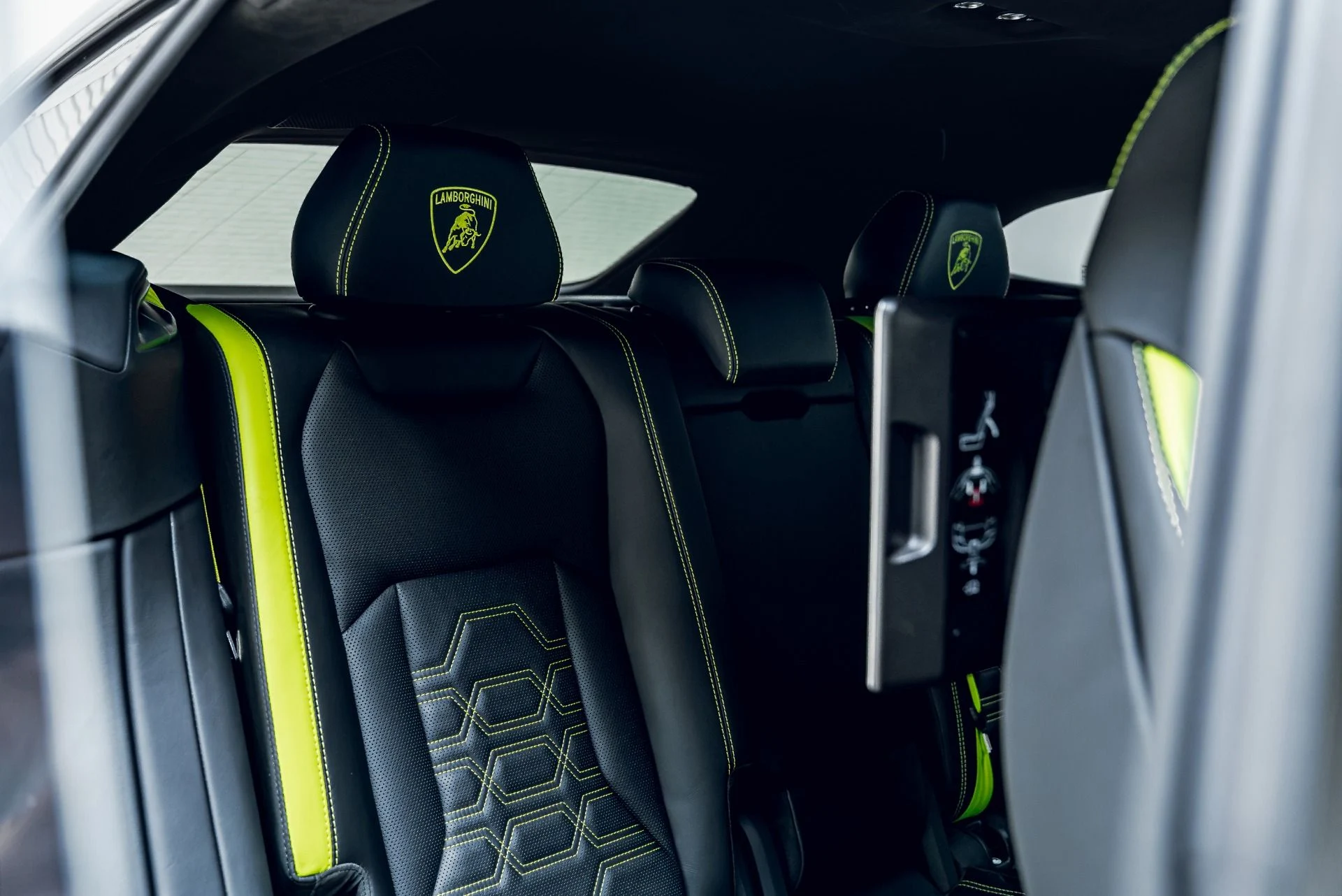 mph047_1812821328_Used_2025_Lamborghini_Urus_SE_1783370091_4b976b5f5c