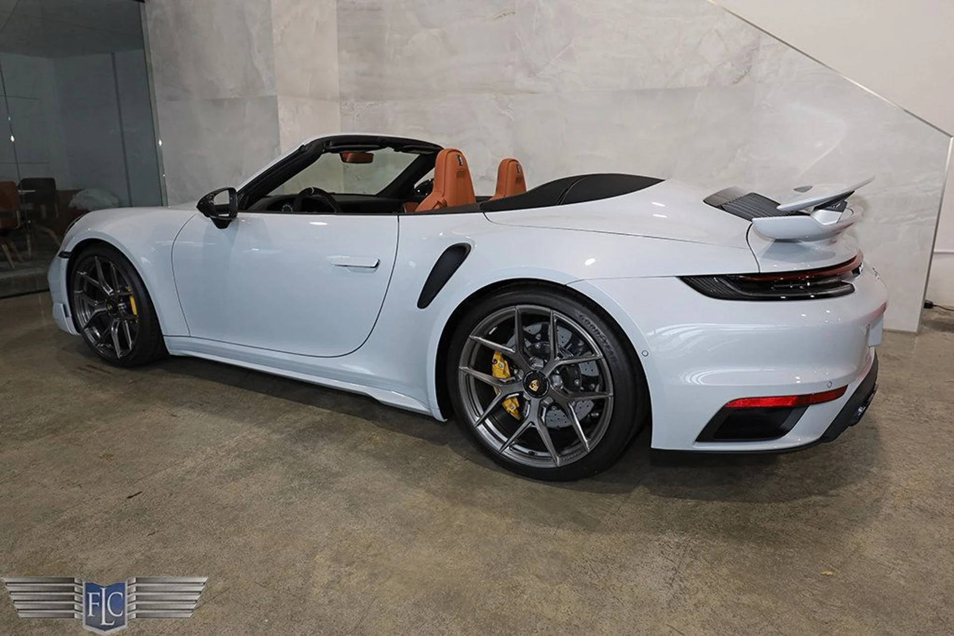 mph047_1836700008_used_2025_porsche_911_turboscabriolet_9689_23038395_48_1024_86a1979b82