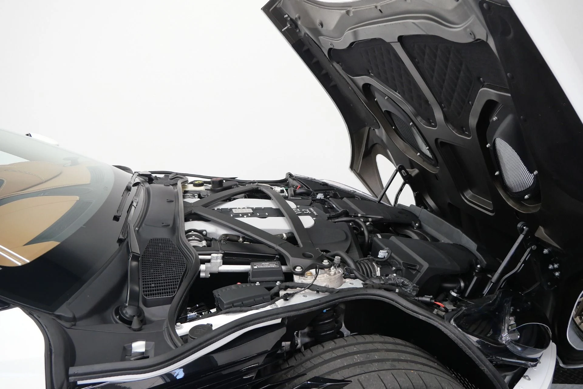 mph047_1840197325_Used_2022_Aston_Martin_DBS_Superleggera_Volante_715_Horsepower_Low_Miles_Two_Tone_Interior_1780071319_1999d3f113