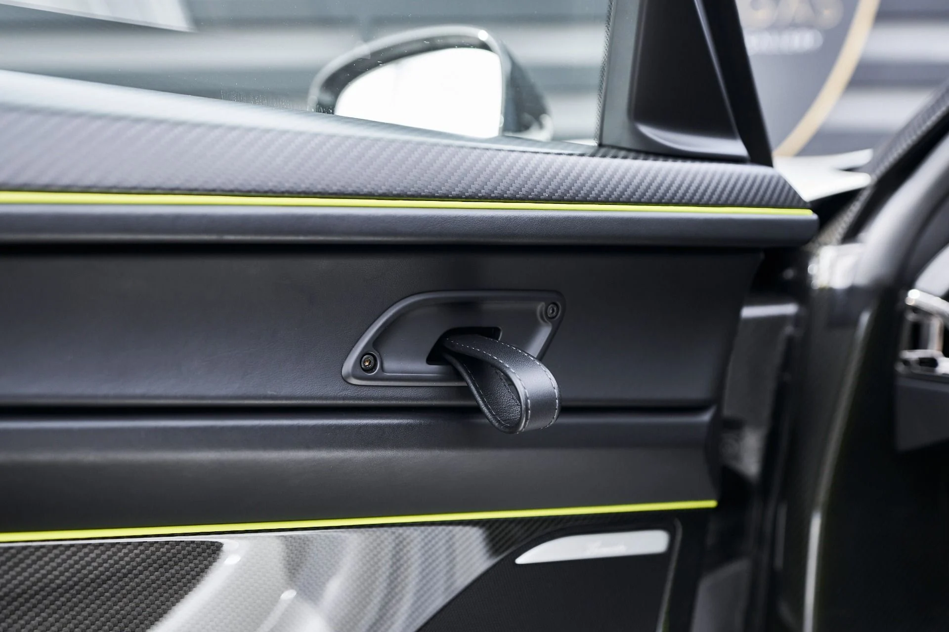 mph047_1860787720_Used_2015_Porsche_918_Spyder_w_Weissach_Package_1764874366_1063f85238