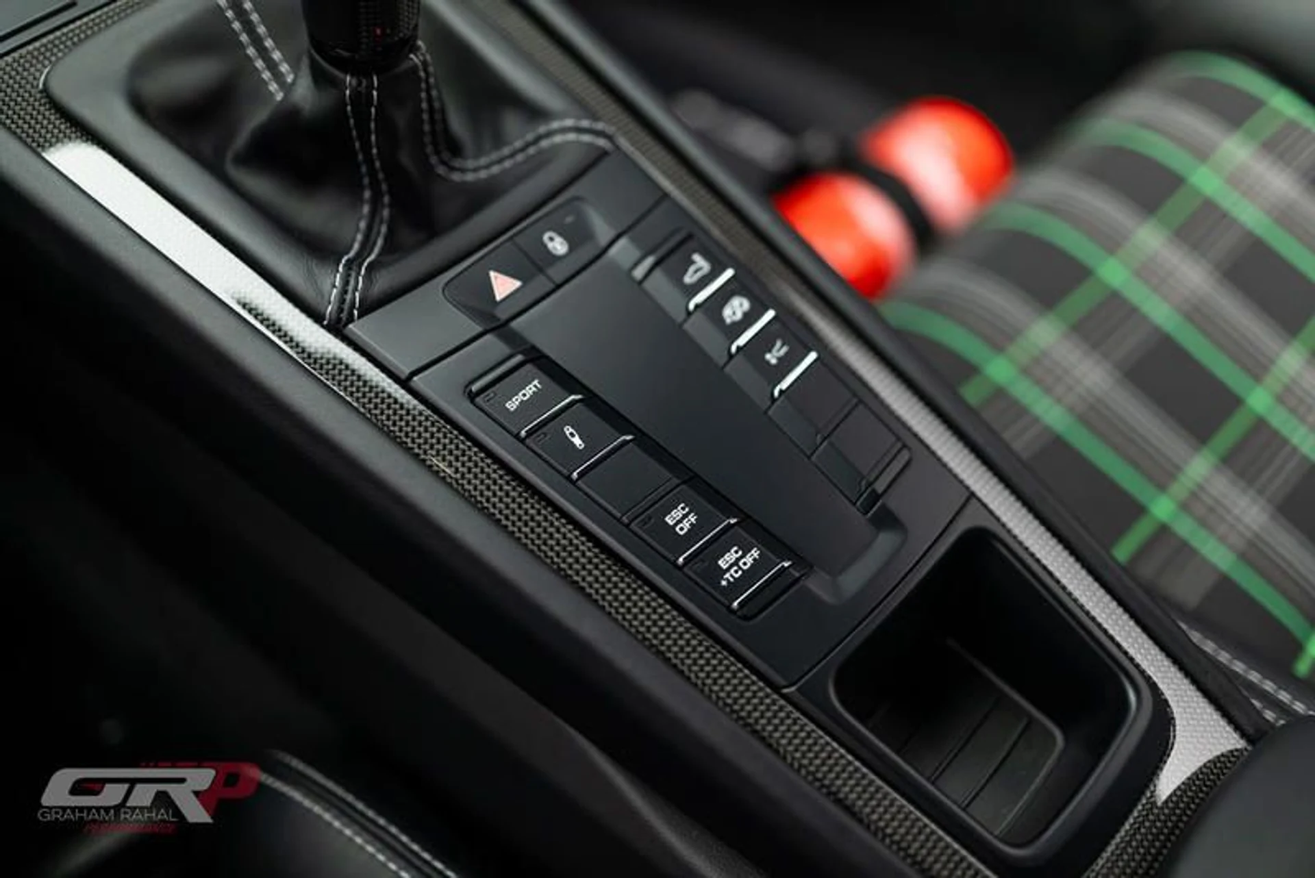 mph047_1862587657_8356_F5_EE_B6_DC_481_E_99_EA_C3472_CBE_02_B8_608af00ab8