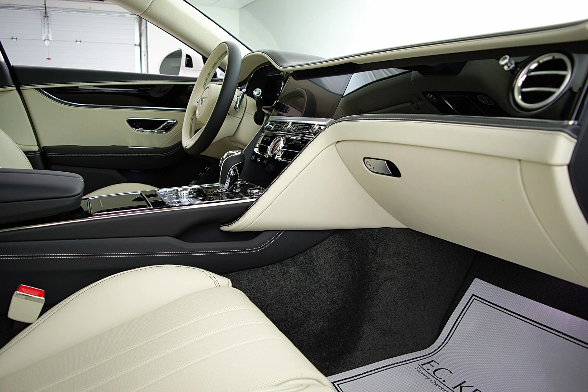 mph047_1867650241_Used_2023_Bentley_Flying_Spur_Hybrid_V6_LEASE_OPTIONS_AVAILABLE_45b5fab57e