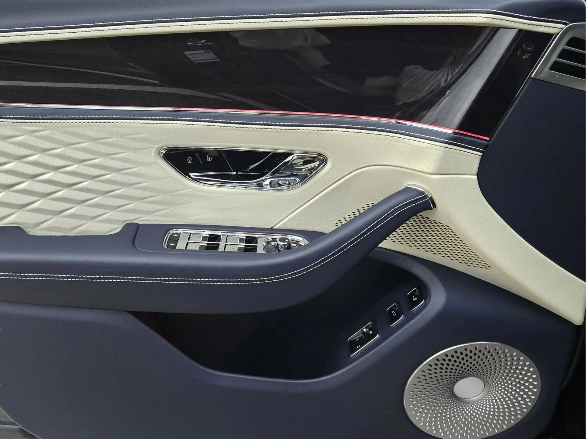 mph047_1892169772_ebf49c7fea96cddec873403e668e8534x_9dd4aed178