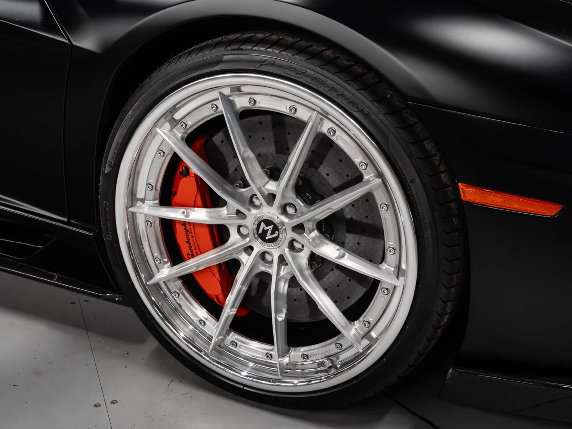 mph047_1955419369_lamborghini_aventador_2015_228c4ef19e