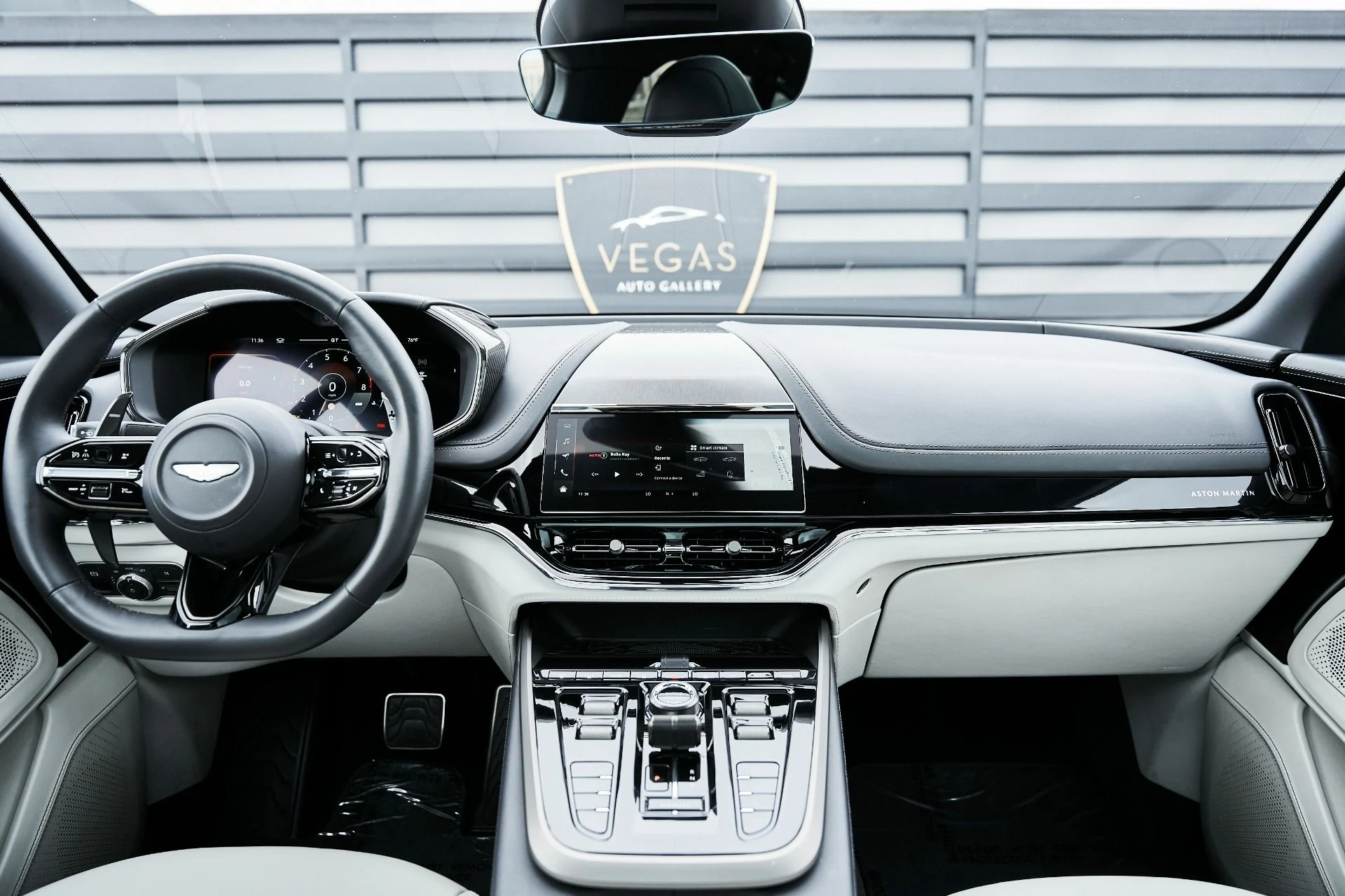 mph047_1961681474_Used_2025_Aston_Martin_DBX_707_1775008013_c8d232c412