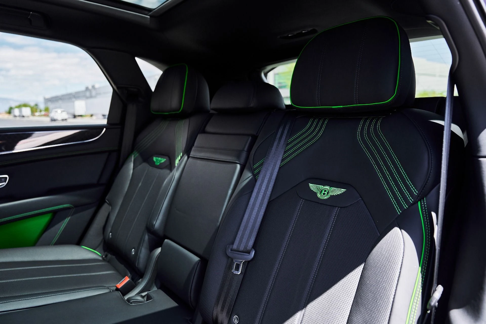 mph047_1962325345_Used_2025_Bentley_Bentayga_S_Black_Edition_1777750180_463552b390