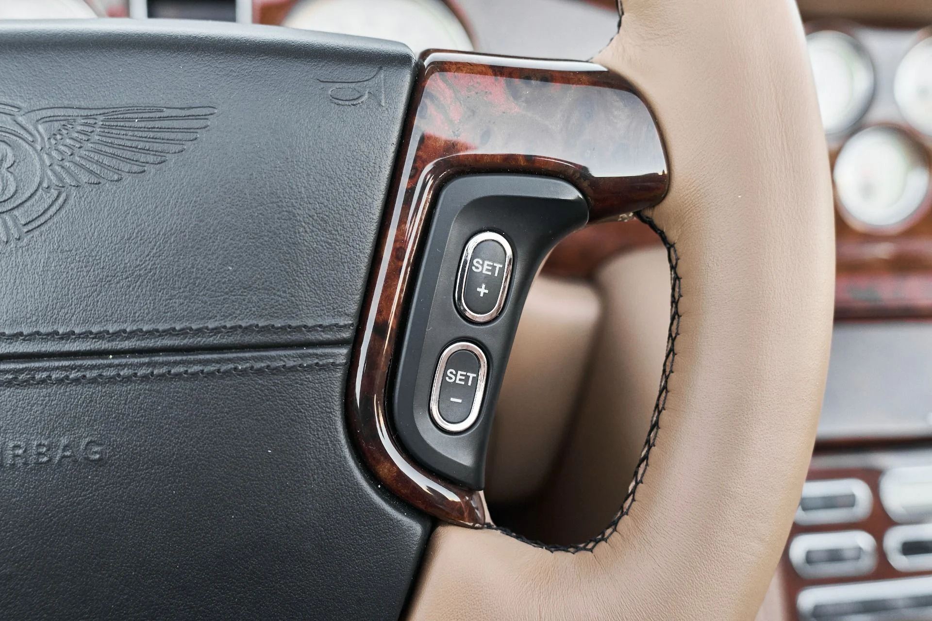 mph047_1967130065_Used_2009_Bentley_Azure_Base_1765906214_4353b7995d