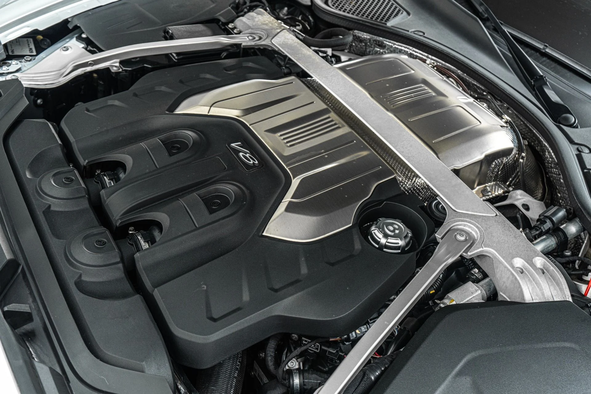 mph047_199263232_Used_2022_Bentley_Flying_Spur_V8_Great_Colors_Engine_Turned_Veneers_Mulliner_Package_1773426233_aadc39e19c