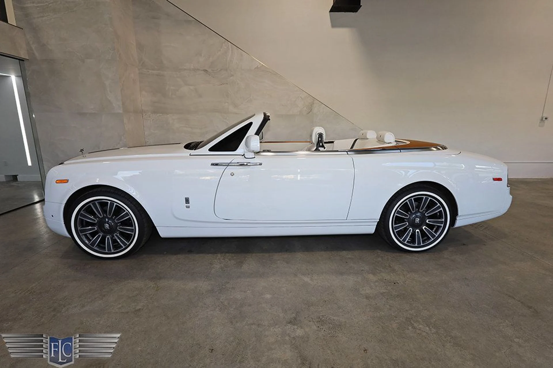 mph047_2035686944_used_2017_rolls_royce_phantom_drophead_covertiblefinaledition_9689_22834890_48_1024_0749ac14ab