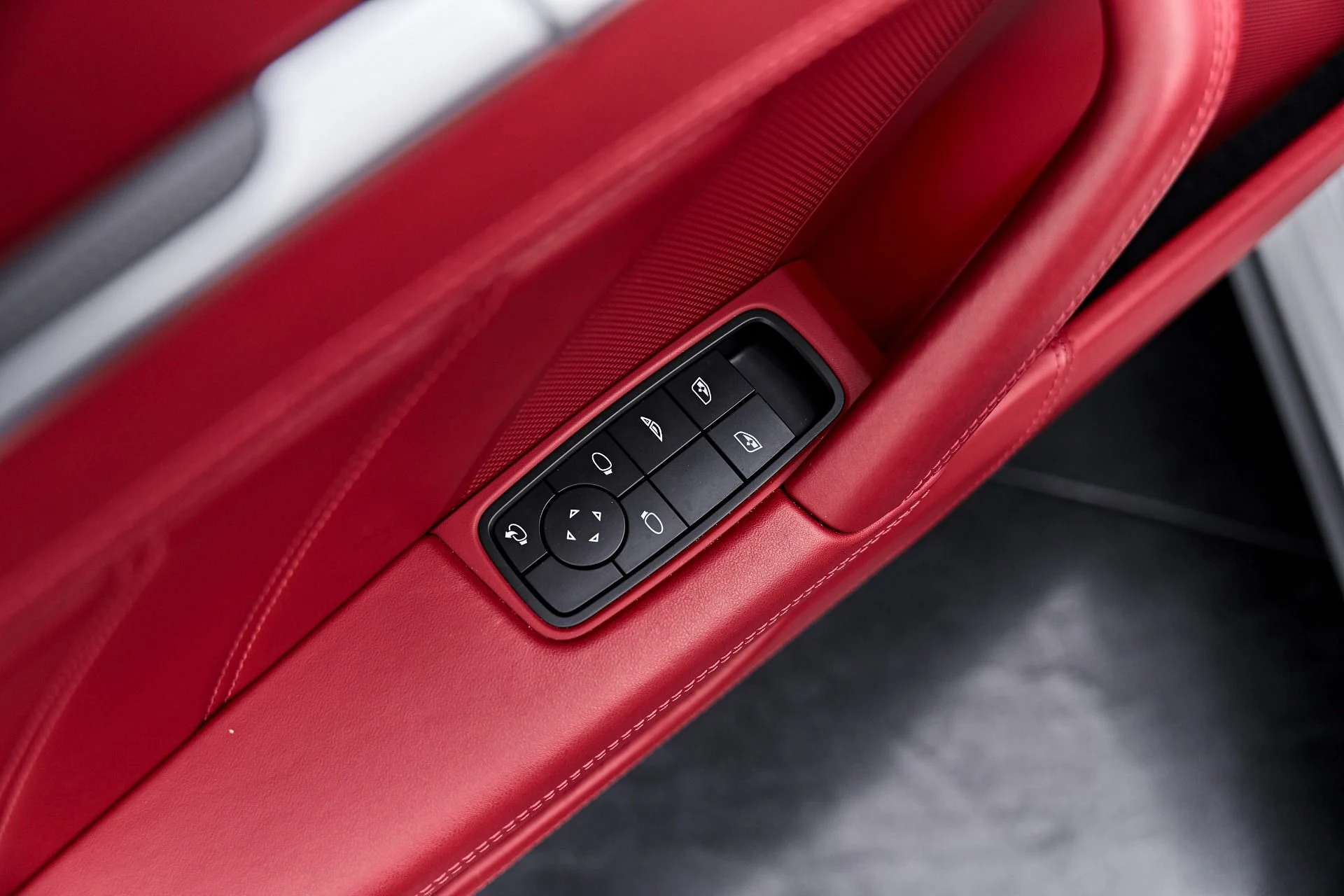 mph047_2038725179_Used_2024_Porsche_911_Turbo_S_1790987962_547e23a92e