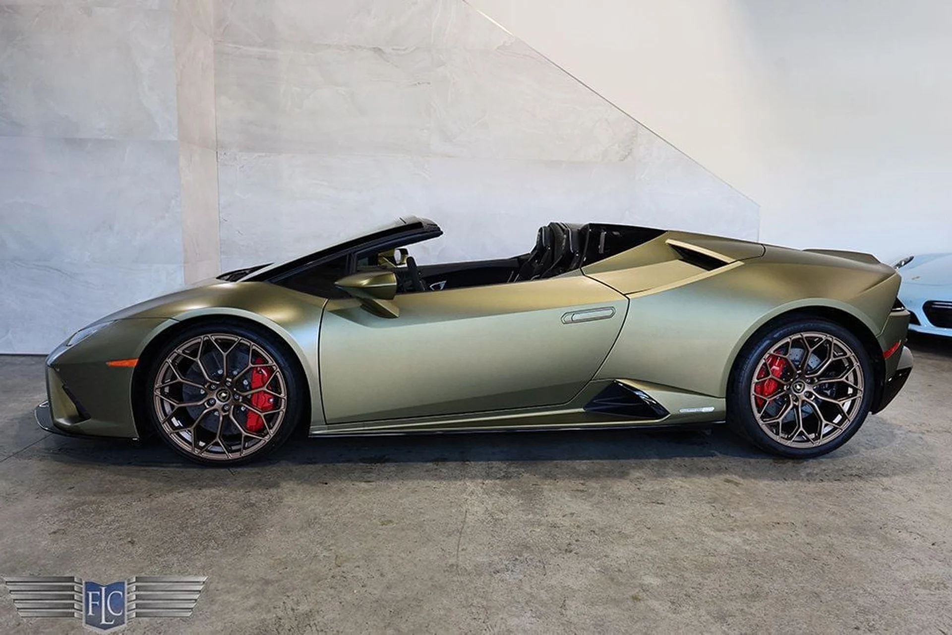 mph047_2038899726_used_2022_lamborghini_huracan_evo_spyderrwd_9689_22989823_48_1024_f7b6a2ffde