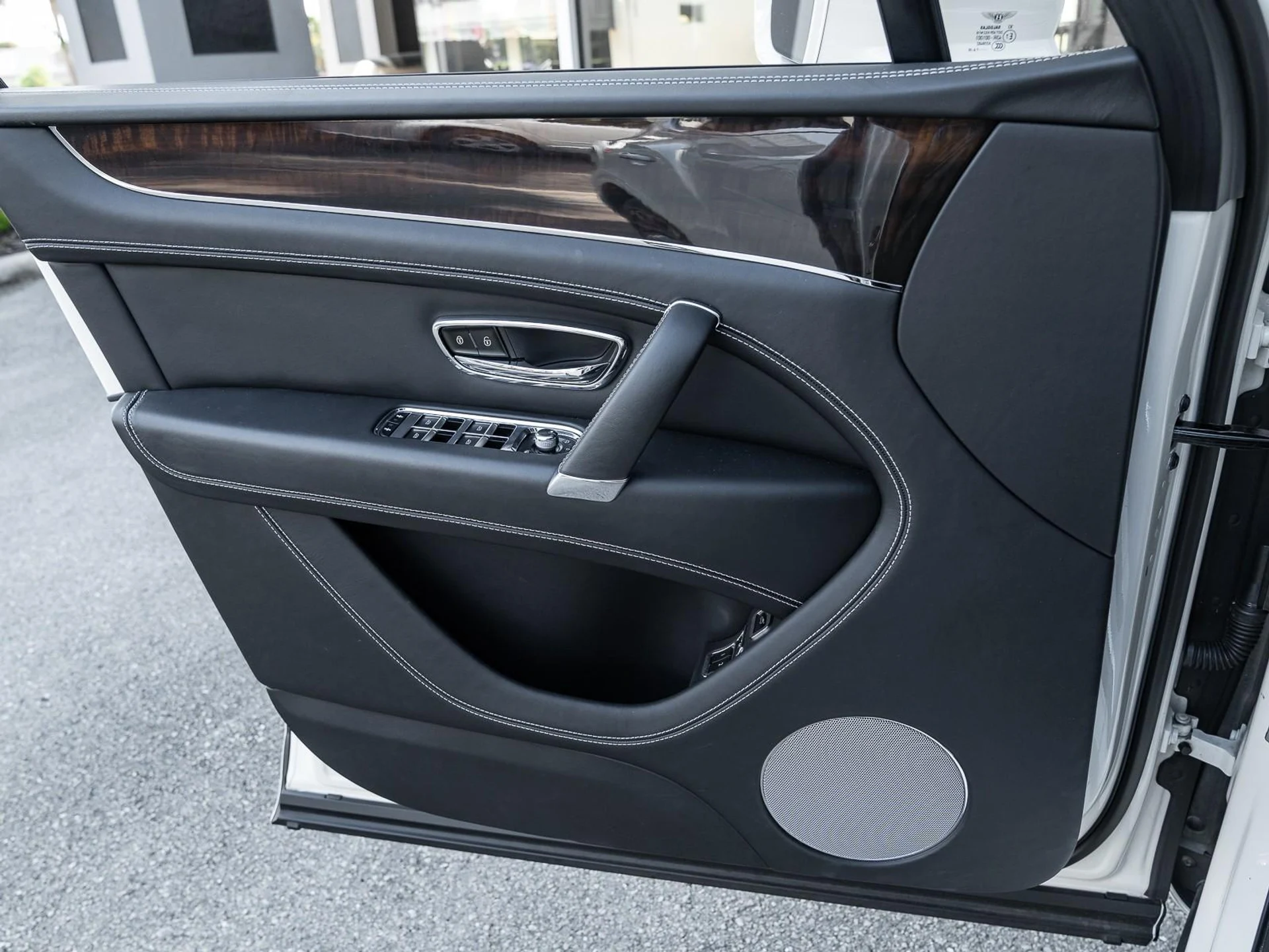 mph047_2040790493_Used_2018_Bentley_Bentayga_W12_Signature_1761171421_b803eeb568