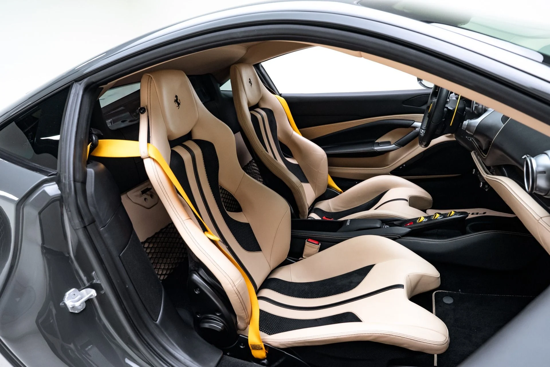 mph047_2073720899_Used_2022_Ferrari_F8_Tributo_1775088237_9f51d7f2d1