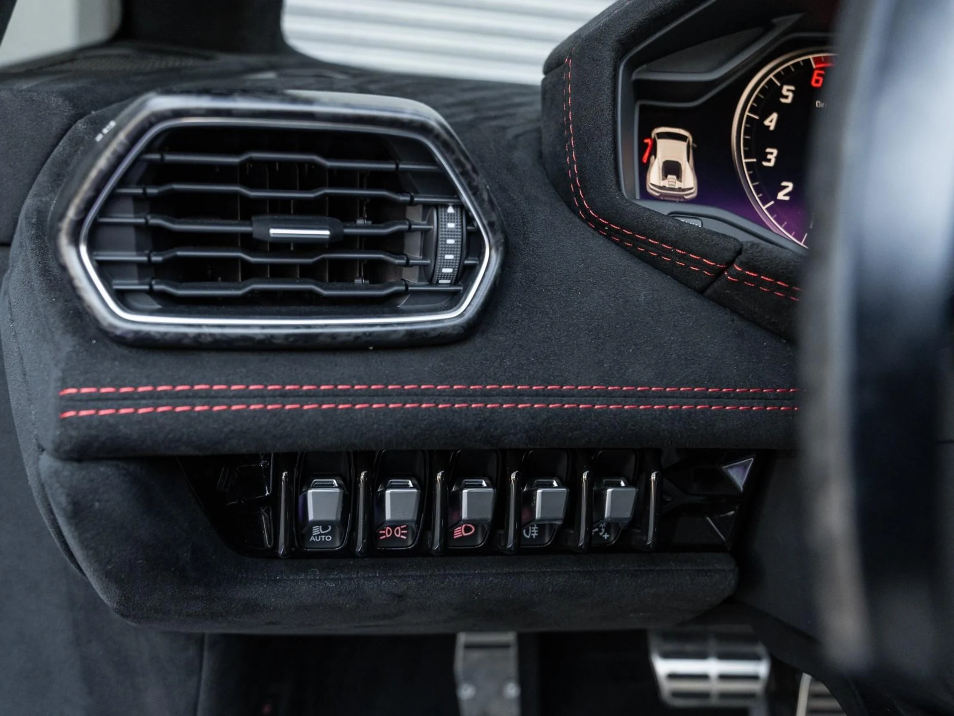 mph047_2080219628_Used_2019_Lamborghini_Huracan_Performante_1766430441_552385cf3b