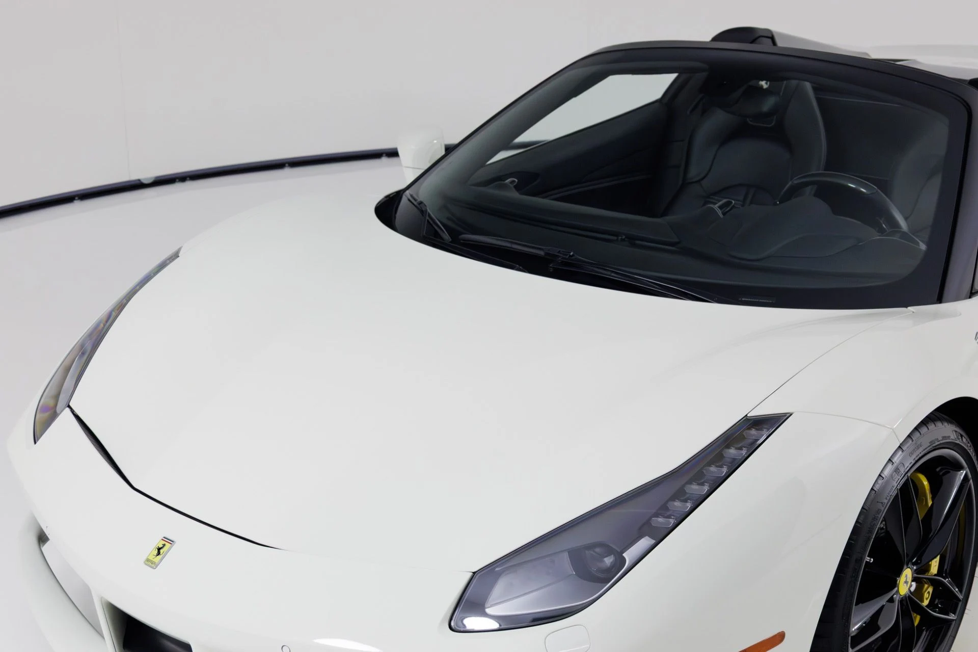 mph047_2083509148_Used_2018_Ferrari_488_Spider_1768934444_01dc4de4bc