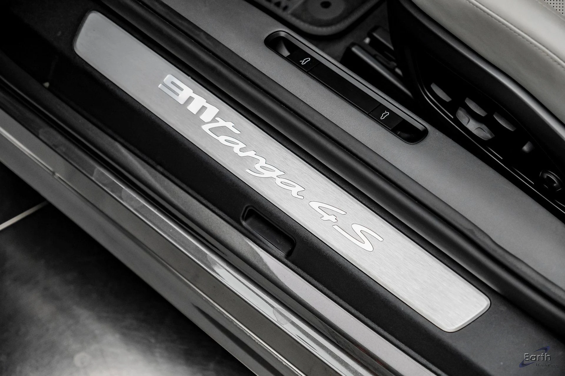 mph047_2092830527_8bdcd541b0fff7708d331d31d24ff803x_f814d51eae