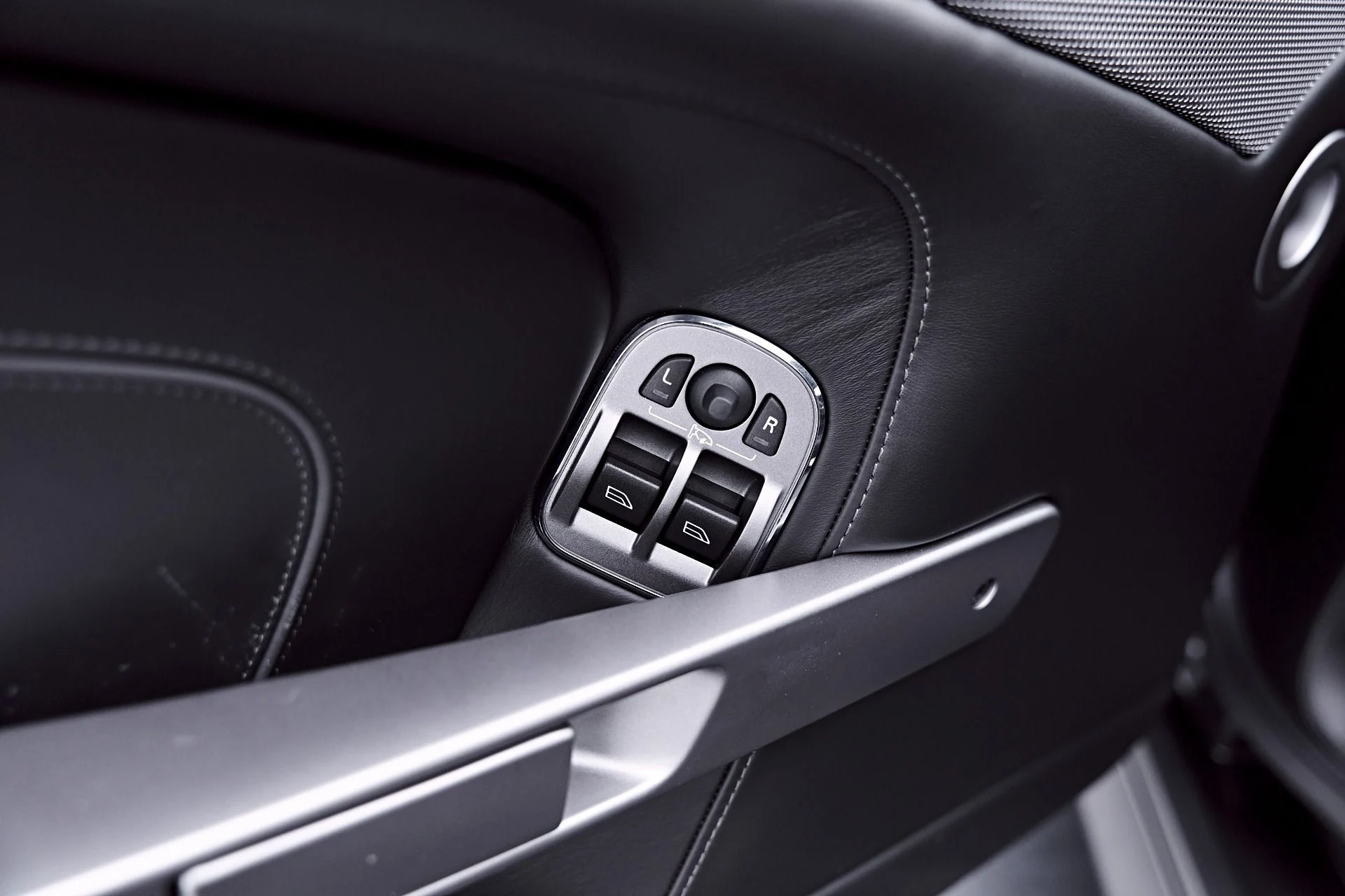 mph047_2112434100_Used_2014_Aston_Martin_DB_9_Base_1780969080_6ab7f5245f