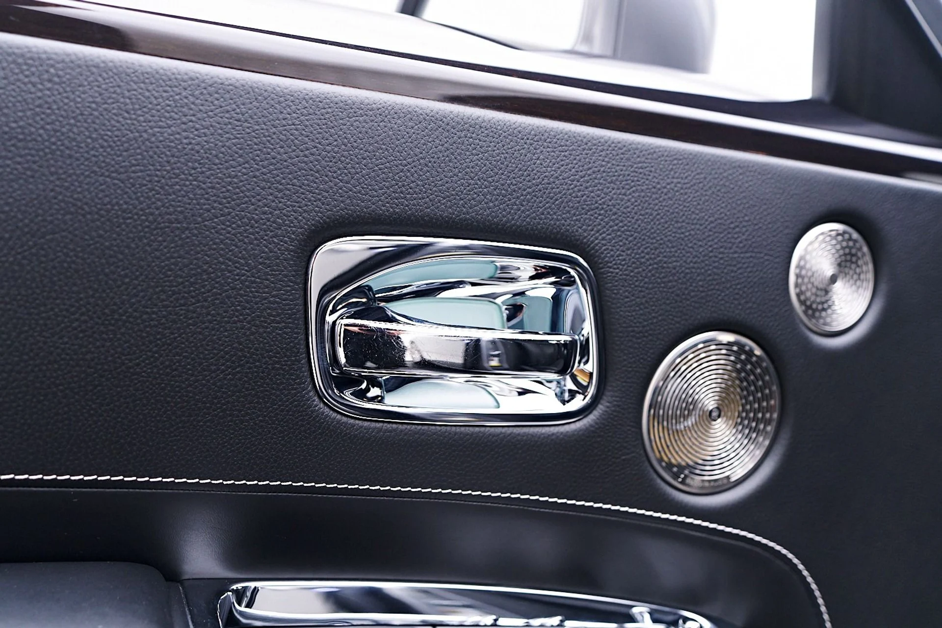 mph047_2116909710_Used_2019_Rolls_Royce_Ghost_Base_1744847276_c87e2b124b
