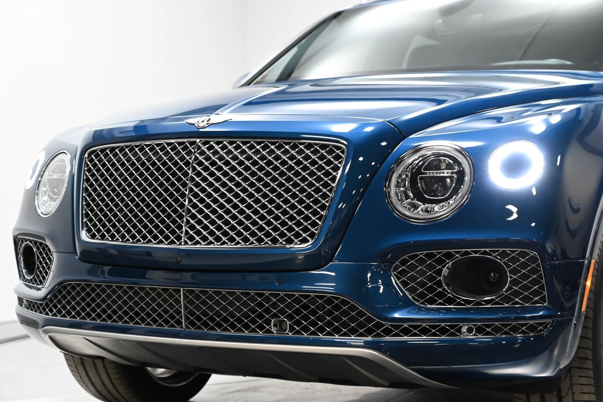mph047_2123794087_Used_2018_Bentley_Bentayga_W12_1749249697_c2d12d8a7d