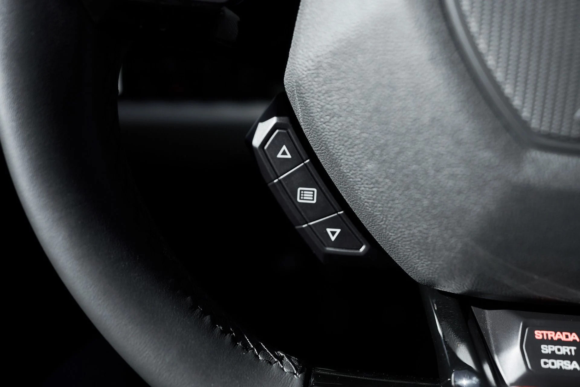 mph047_2125014111_Used_2022_Lamborghini_Huracan_EVO_Base_1761947408_c455b36fbc