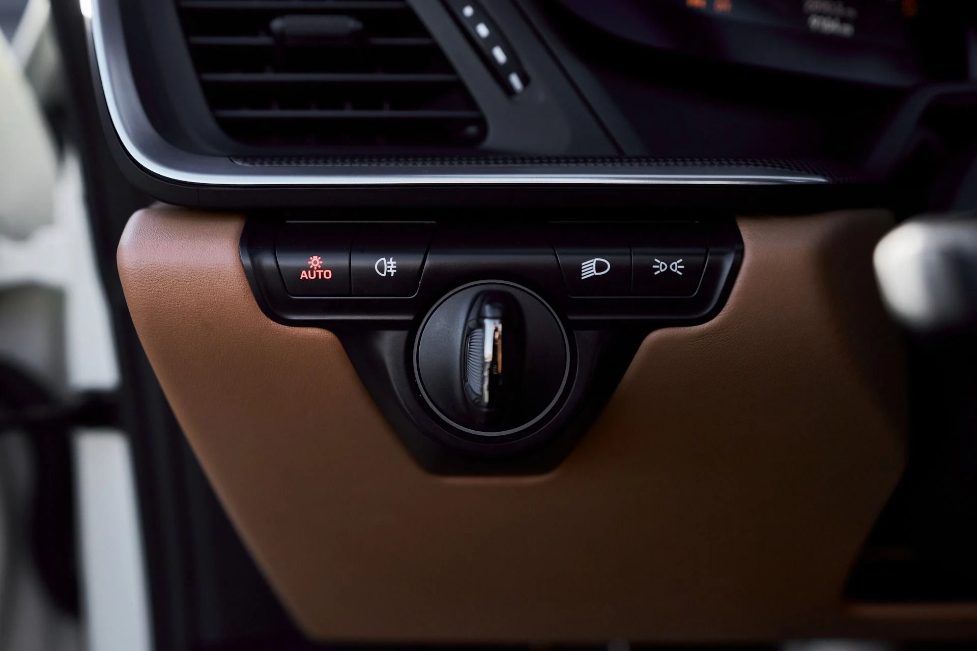 mph047_2138827155_Used_2023_Porsche_911_Turbo_S_1764903204_4568e50f1e