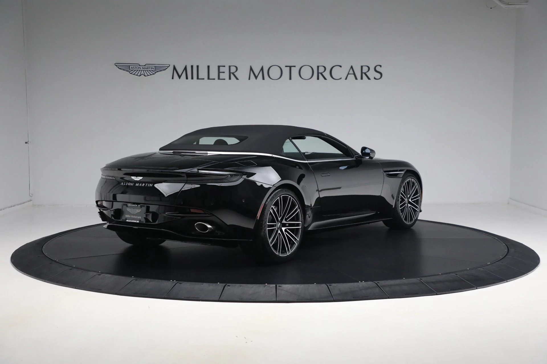 mph047_215031368_New_2025_Aston_Martin_DB_12_Volante_abaa14843f