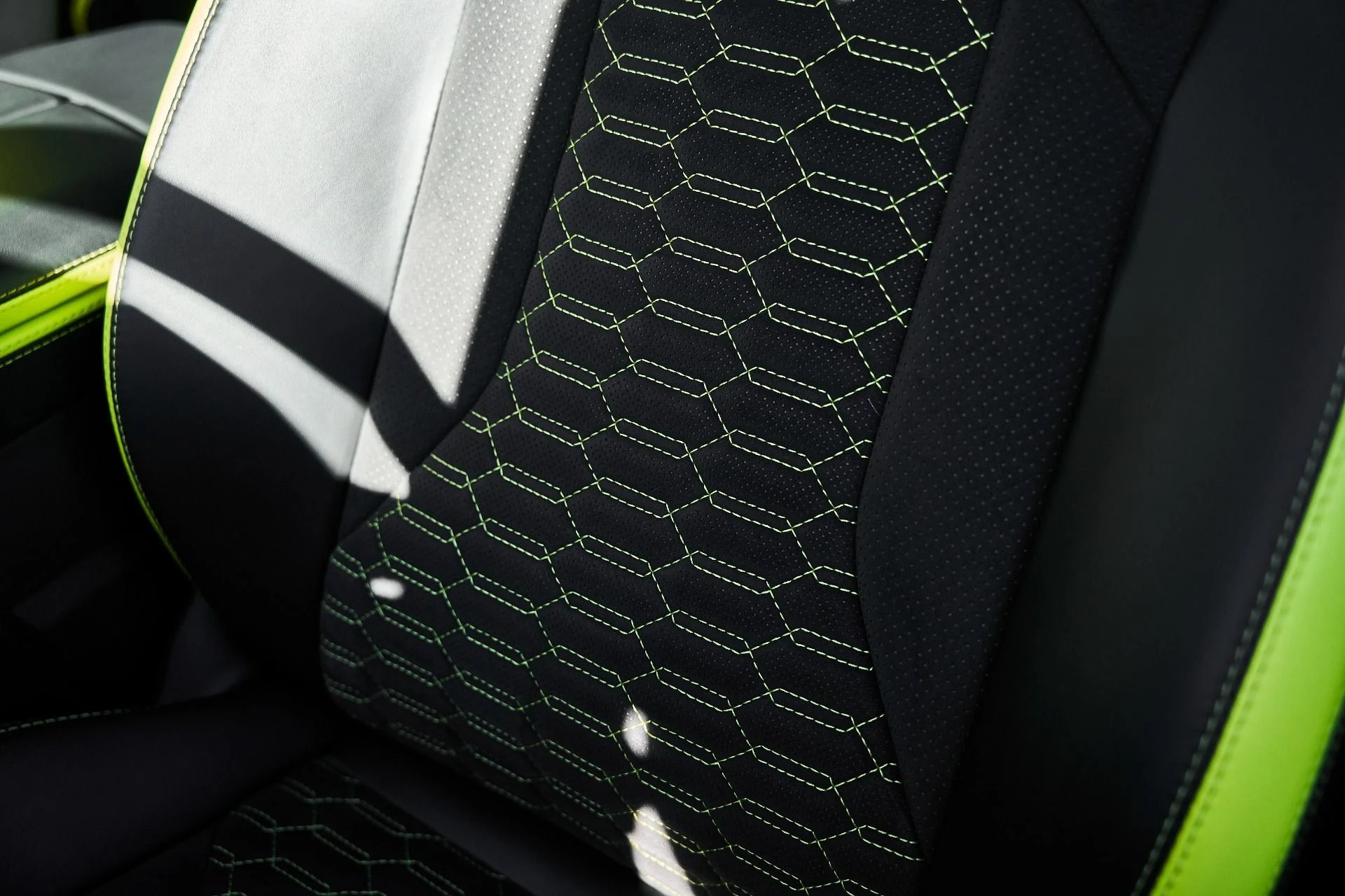 mph047_2177563951_Used_2022_Lamborghini_Urus_1774548639_d1bb58ec97