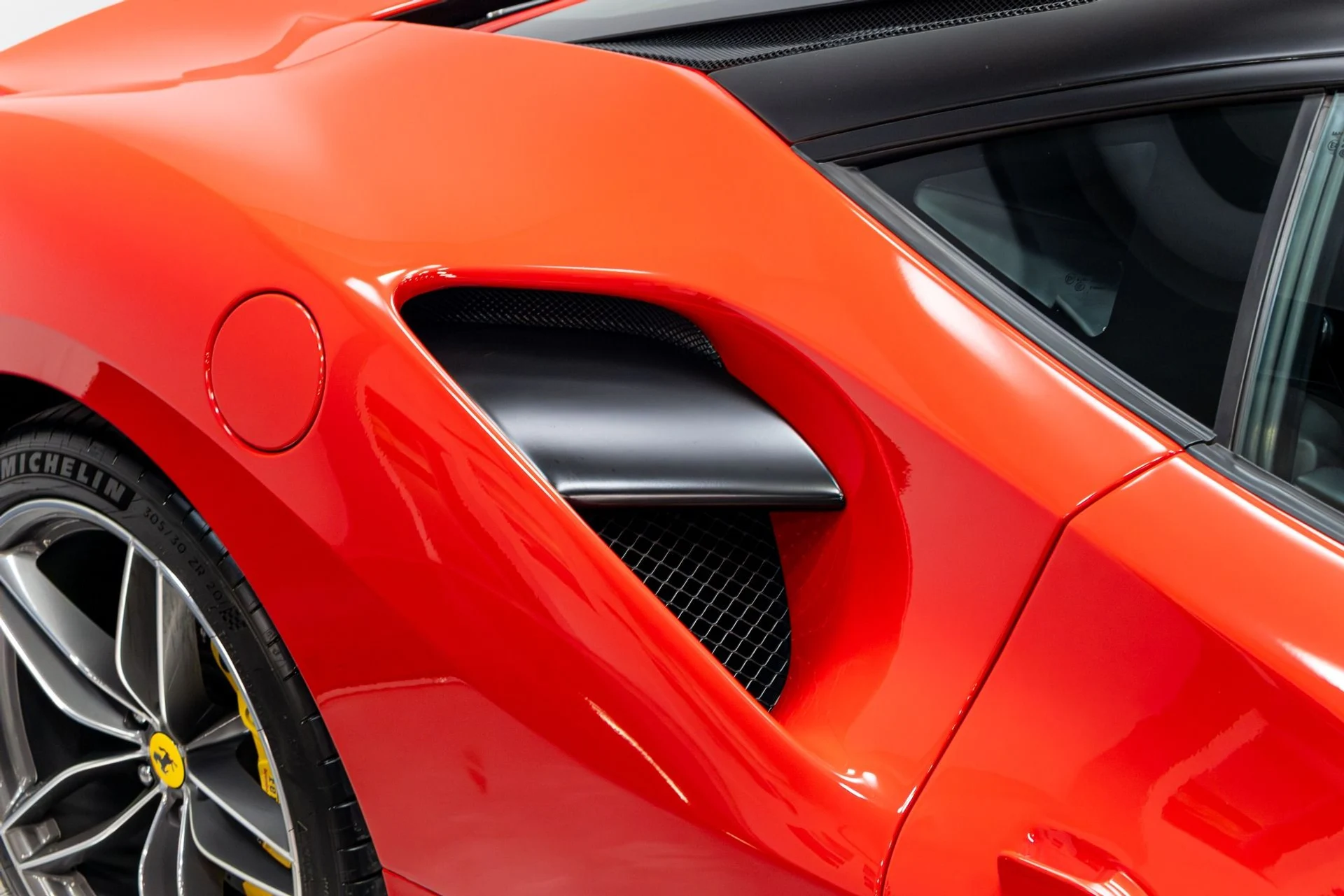 mph047_2186273253_Used_2018_Ferrari_488_GTB_1775864640_87e4239b91