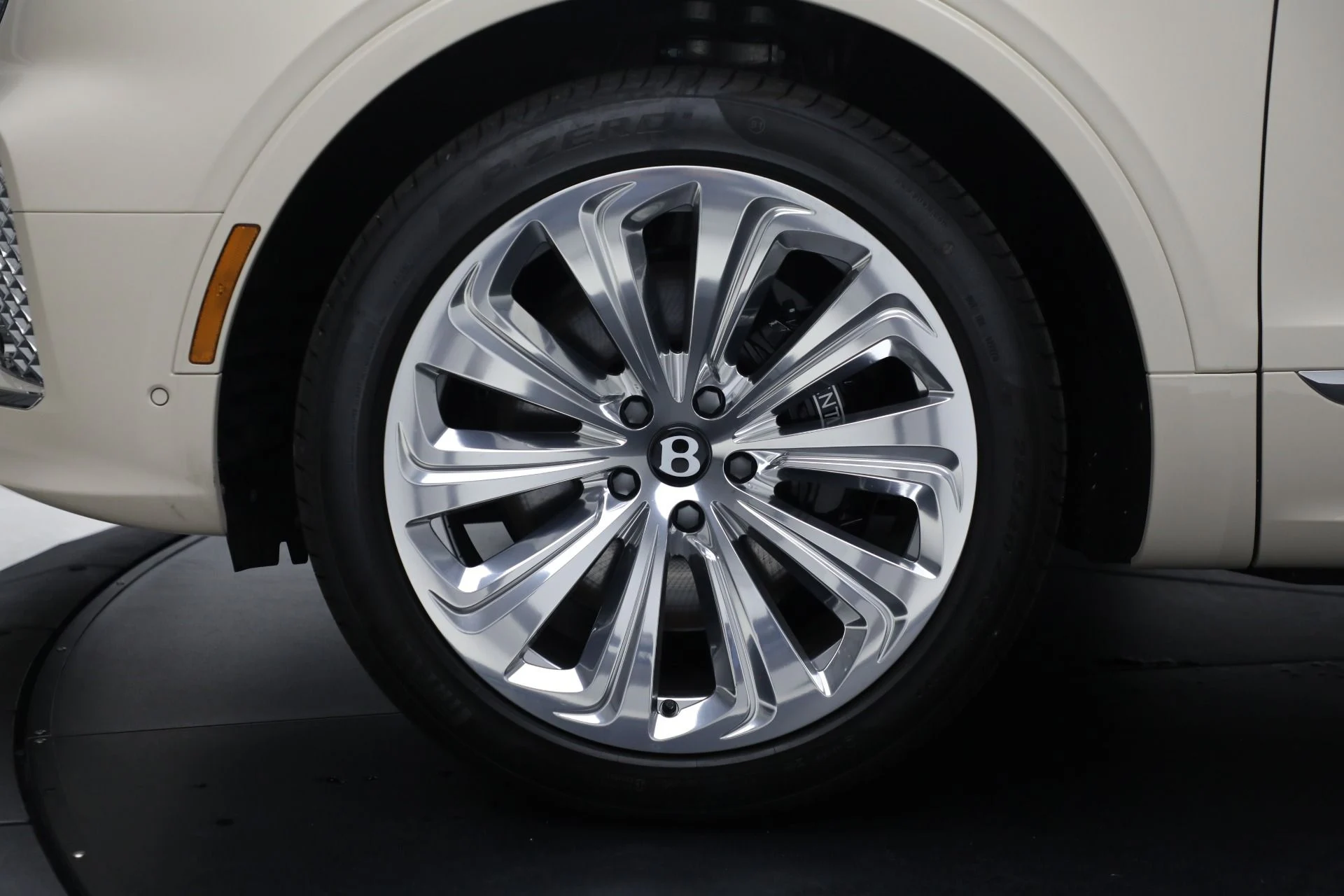 mph047_2190502219_New_2025_Bentley_Bentayga_Azure_V8_c7ed99f5be