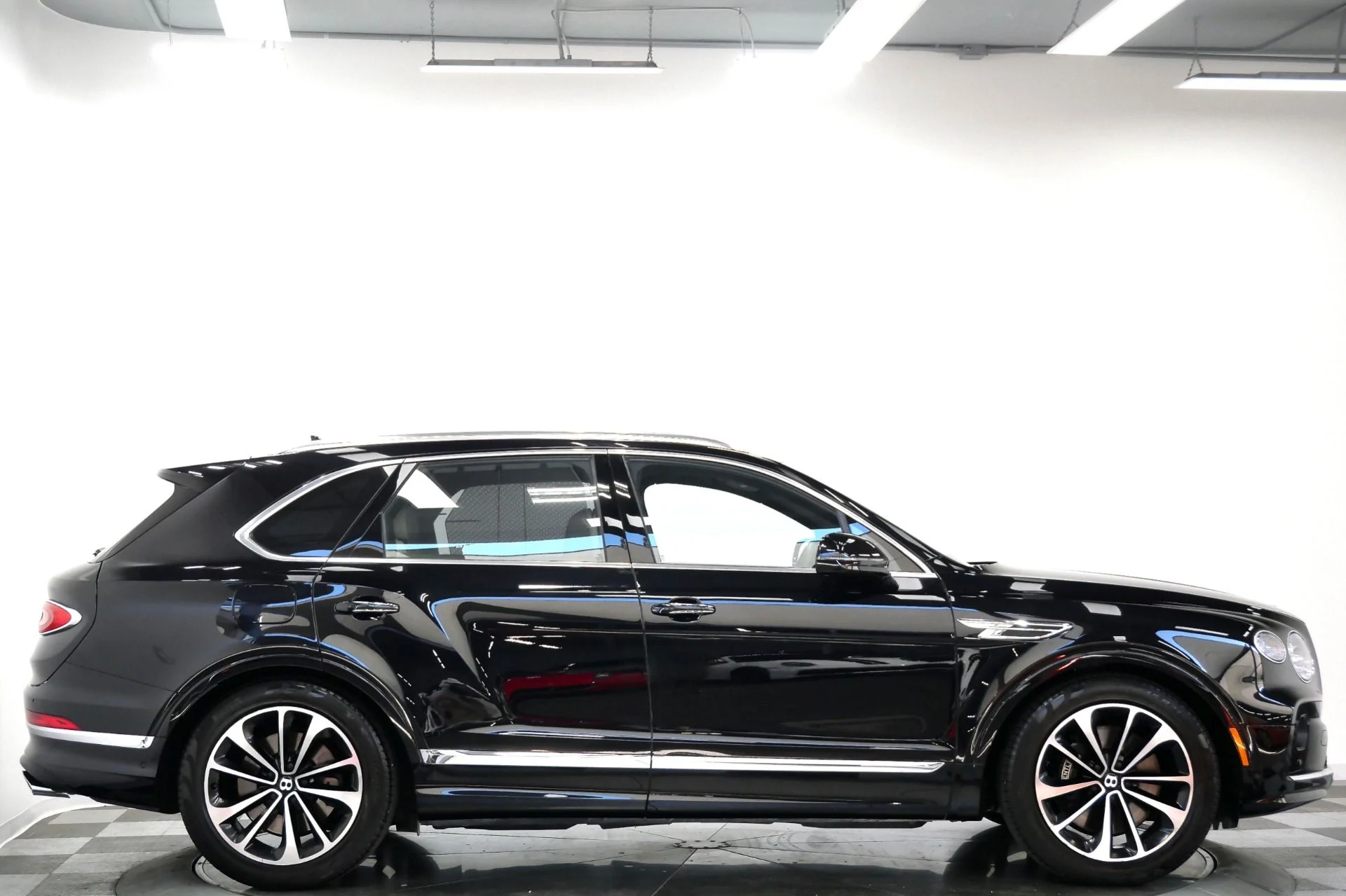 mph047_2221207252_Used_2023_Bentley_Bentayga_V8_Touring_Specification_Front_Seat_Comfort_Specification_1783533314_ea21045856
