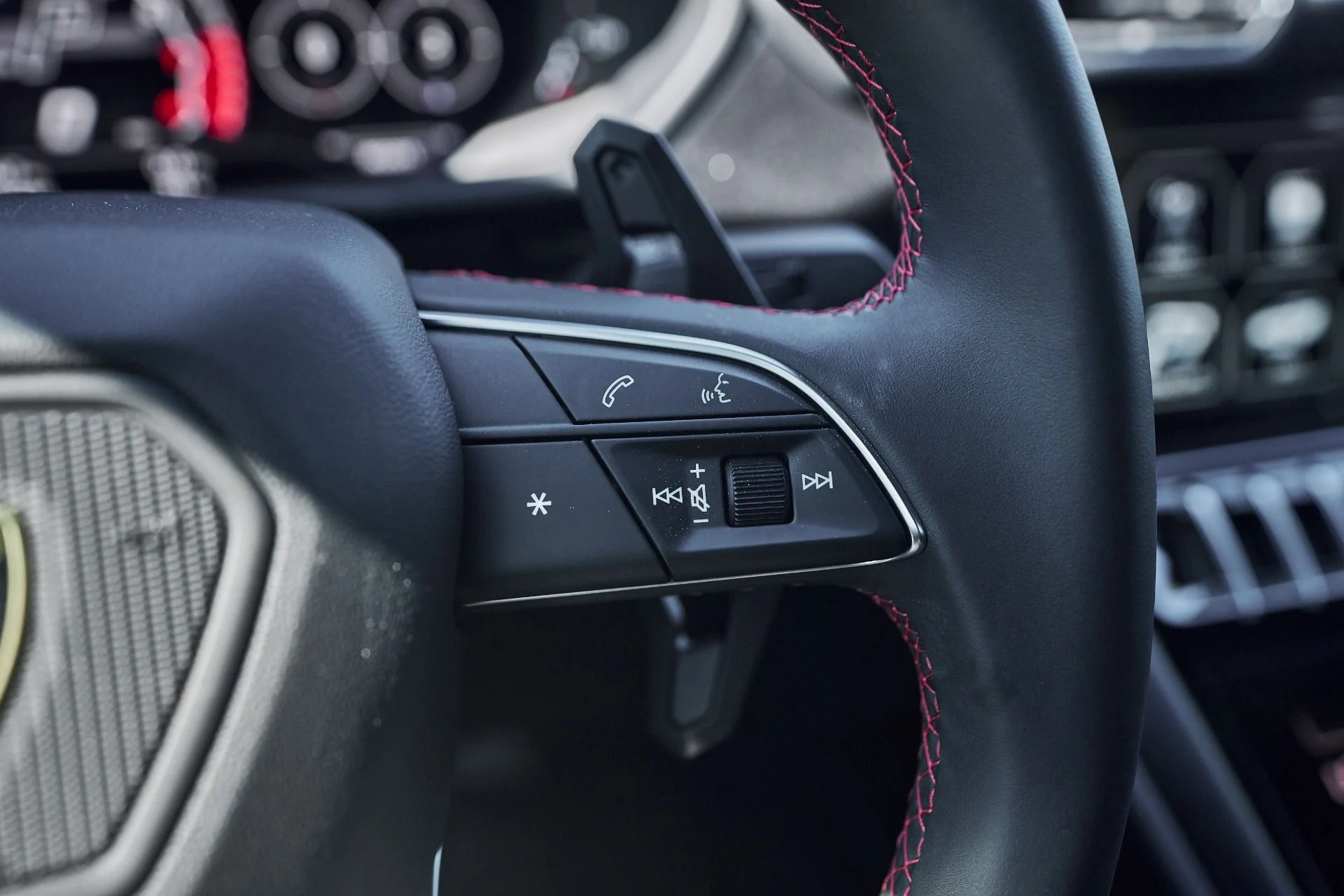 mph047_2226960153_Used_2021_Lamborghini_Urus_Base_1759523214_a31a6037c9