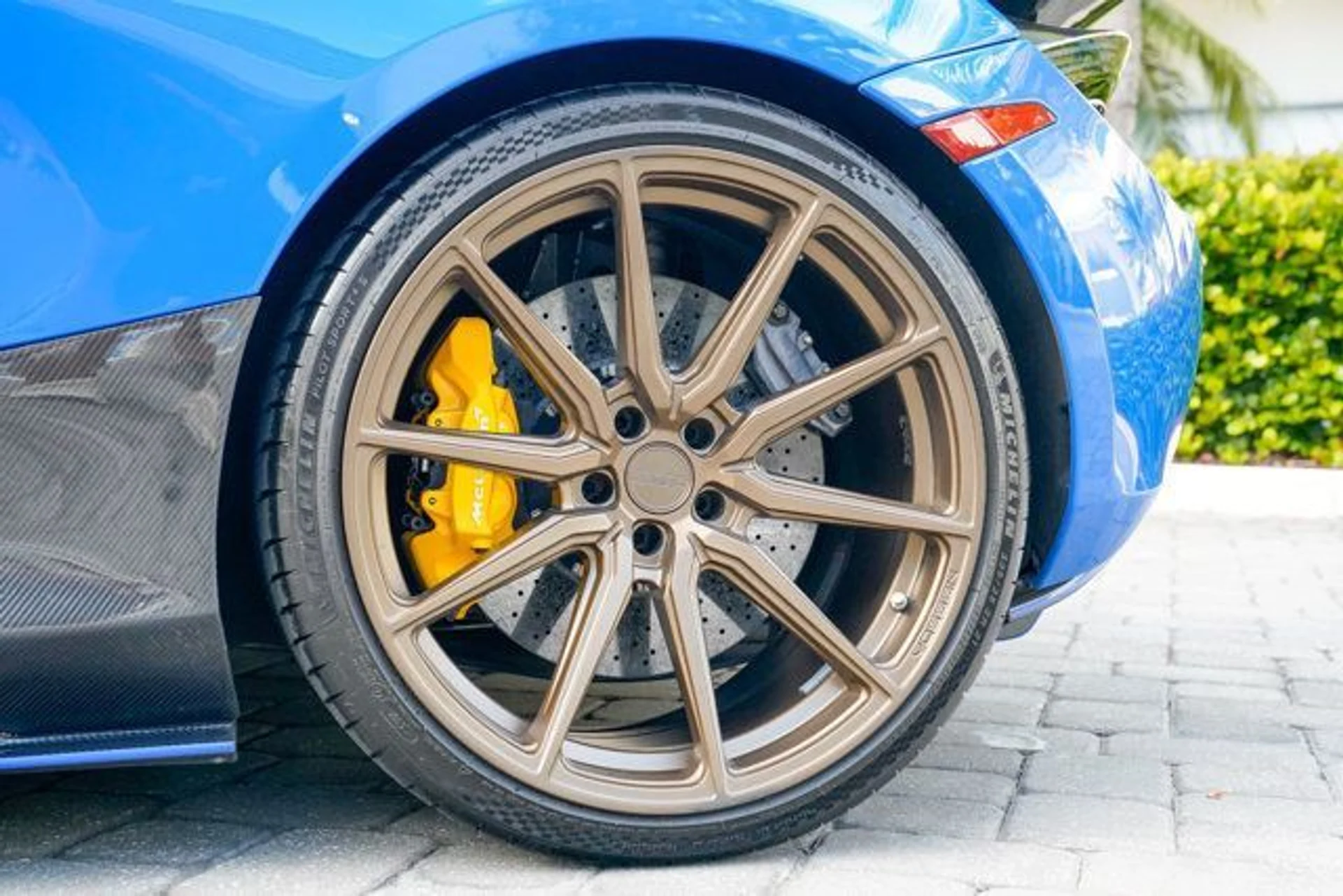 mph047_2231119361_22942328_48_640_5b5e69f62f