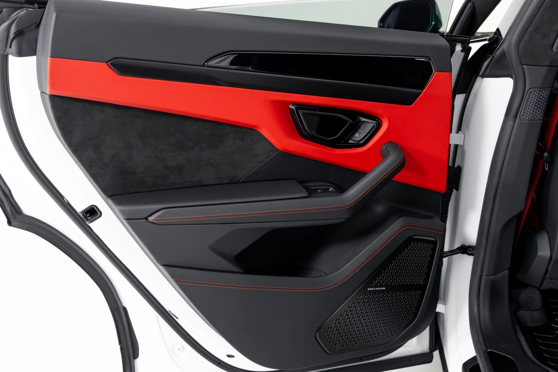 mph047_2247824807_Used_2024_Lamborghini_Urus_S_1765302062_229fa298c7