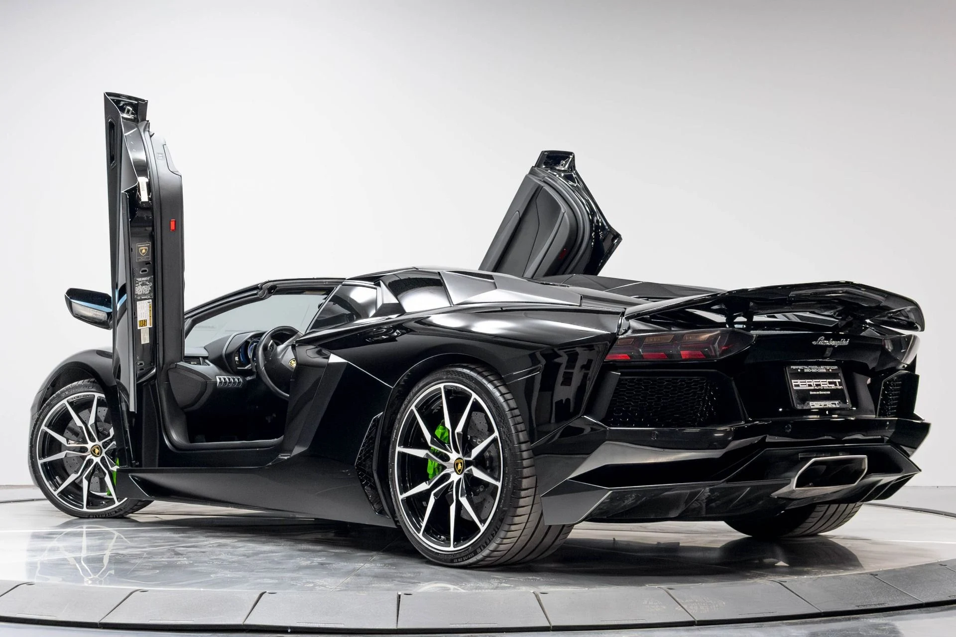 mph047_2295511916_Used_2015_Lamborghini_Aventador_LP_700_4_1780593182_442e014e94