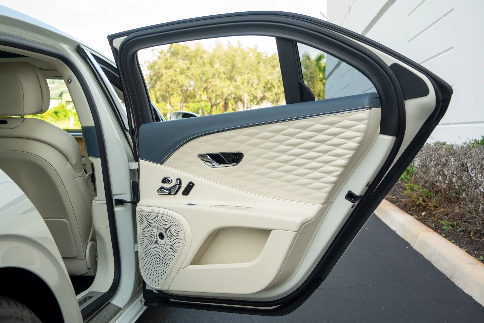 mph047_2296353682_Used_2021_Bentley_Flying_Spur_W12_1764864968_d805121f6b