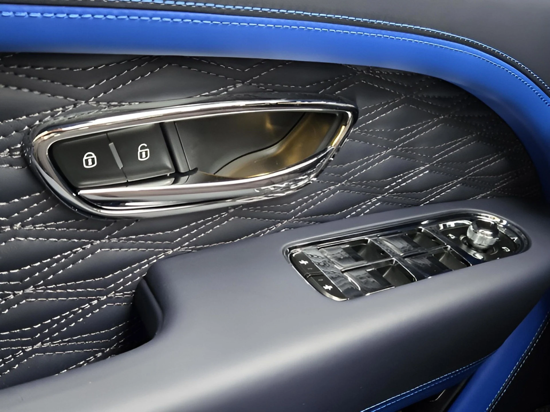 mph047_2328895095_7bb01a2c6e1a069bef49a44e4dc35f5ex_670fa6d09c