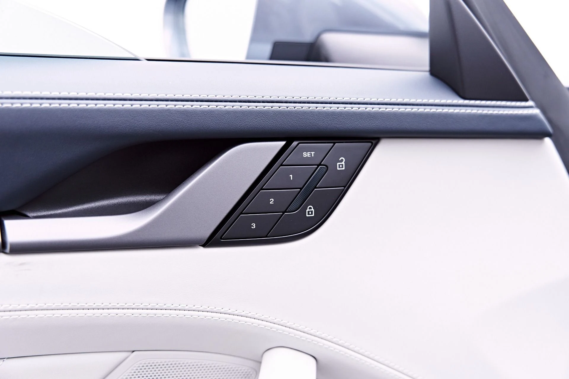 mph047_2345230472_Used_2025_Porsche_911_Carrera_1777504805_6c85325b10