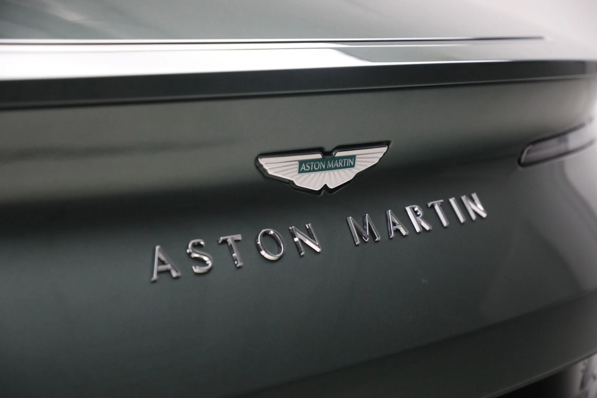 mph047_2345307679_New_2025_Aston_Martin_DB_12_Volante_e36cec4a34