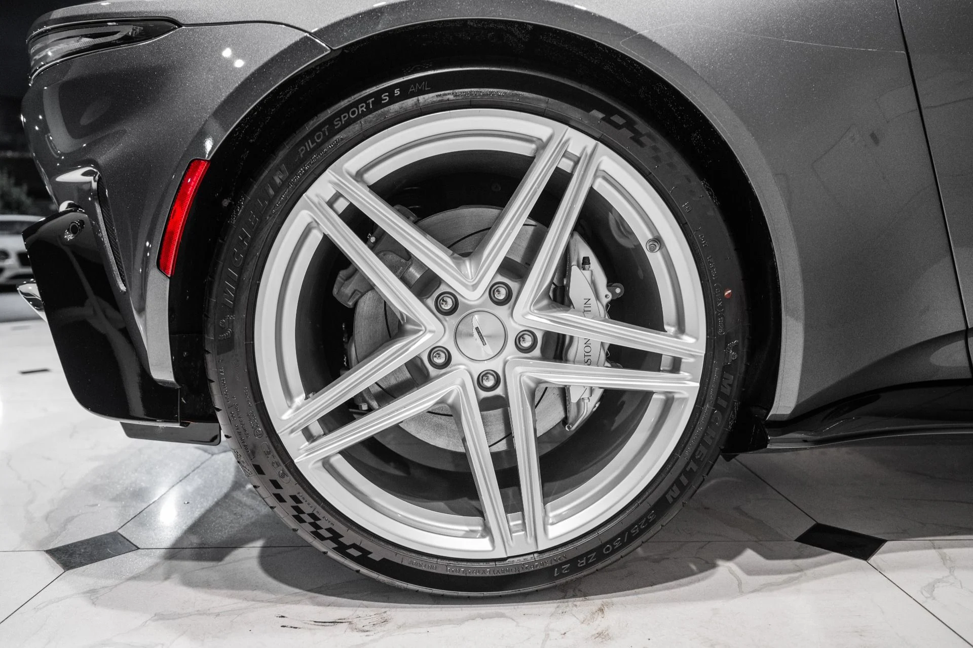 mph047_2358611739_New_2026_Aston_Martin_Vantage_Roadster_1785470617_1b5fd00081