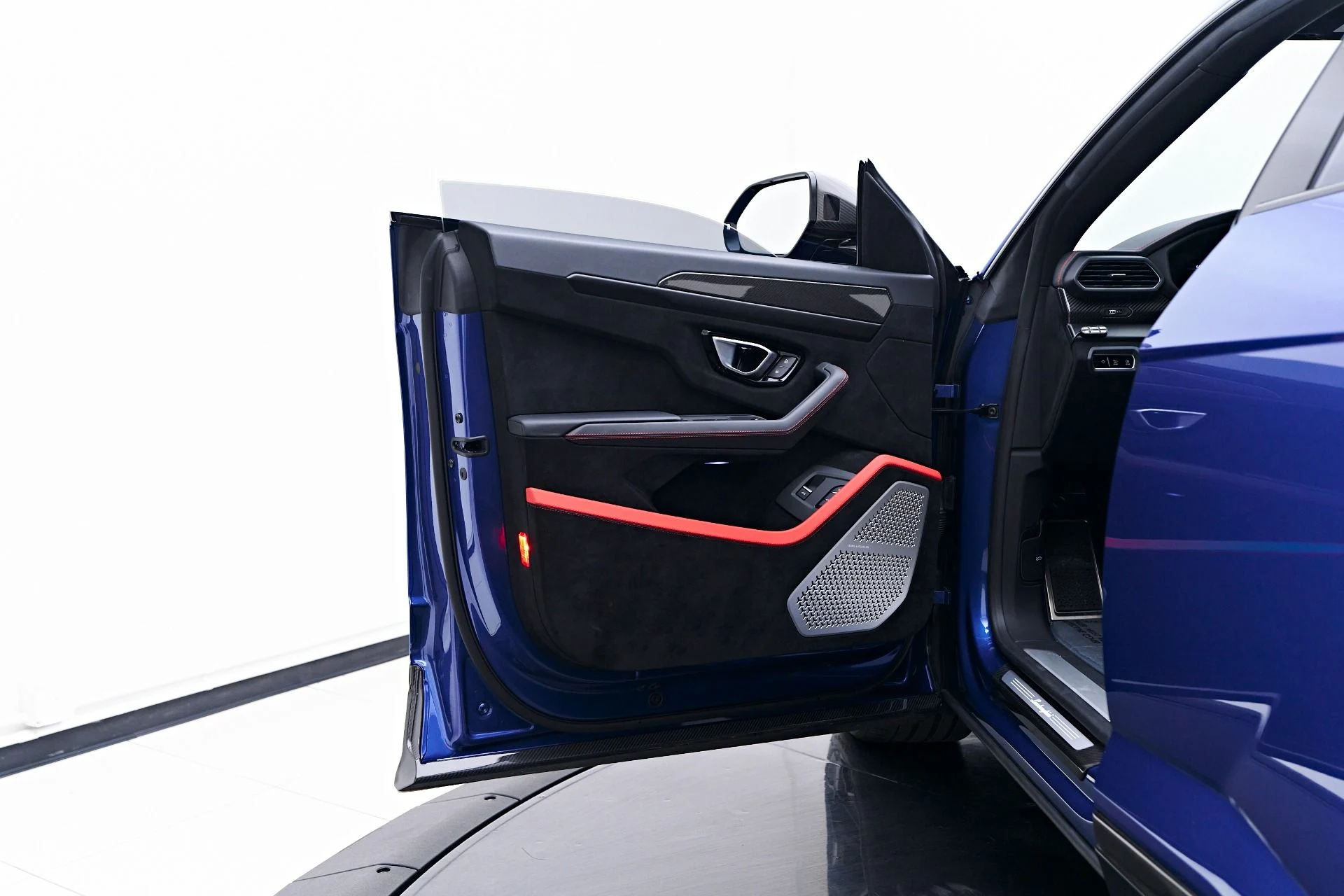 mph047_2363196134_Used_2024_Lamborghini_Urus_Performante_1751408326_a2eab5d35e