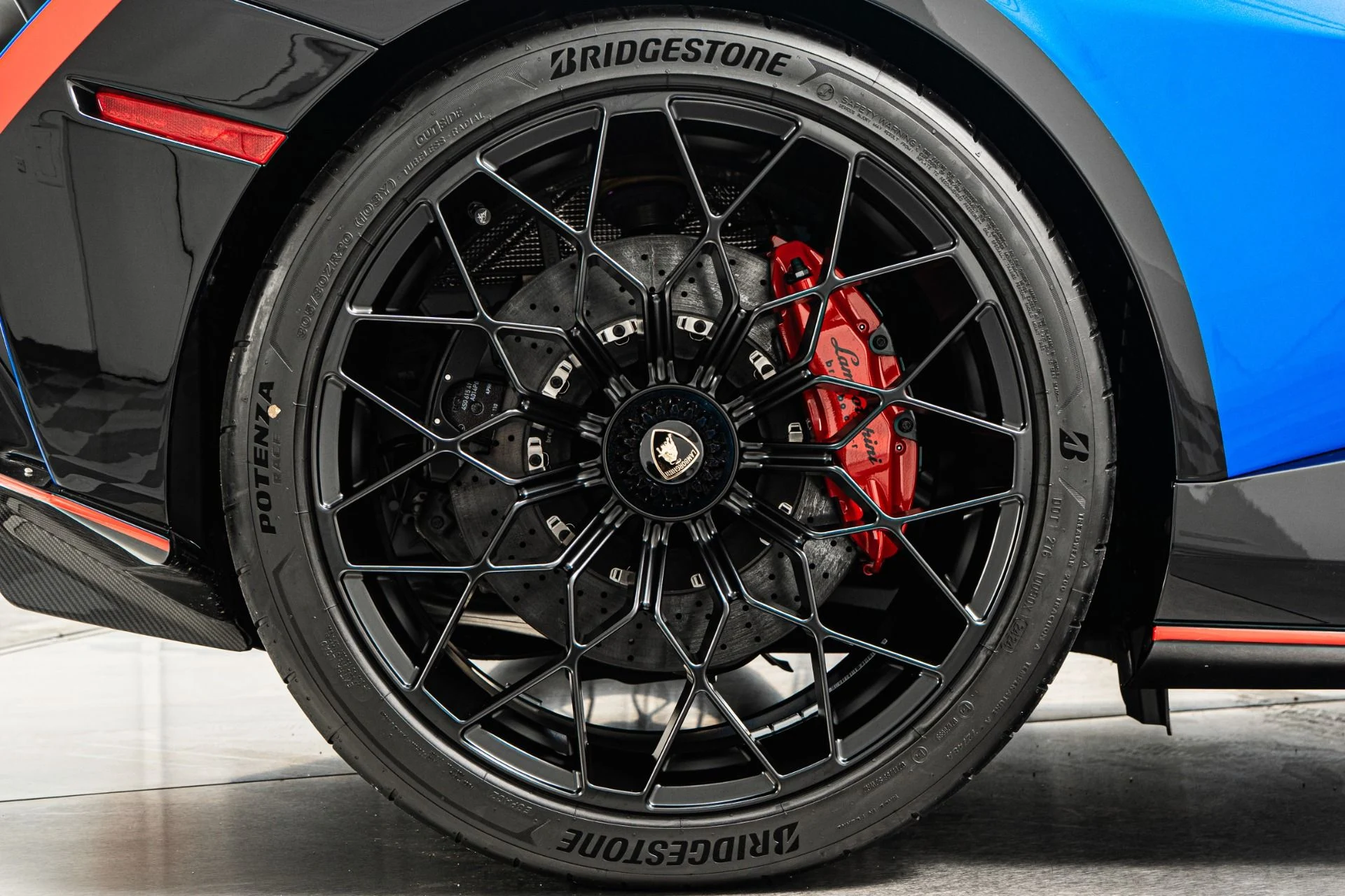 mph047_2374897897_Used_2024_Lamborghini_Huracan_STJ_1757002928_b4d087df5c