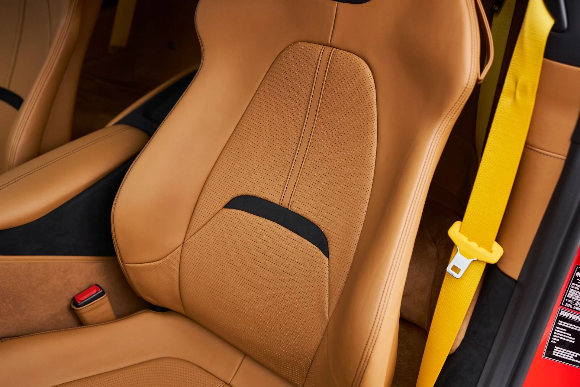 mph047_2399516575_Used_2023_Ferrari_Roma_Base_1761599073_3601200a4d