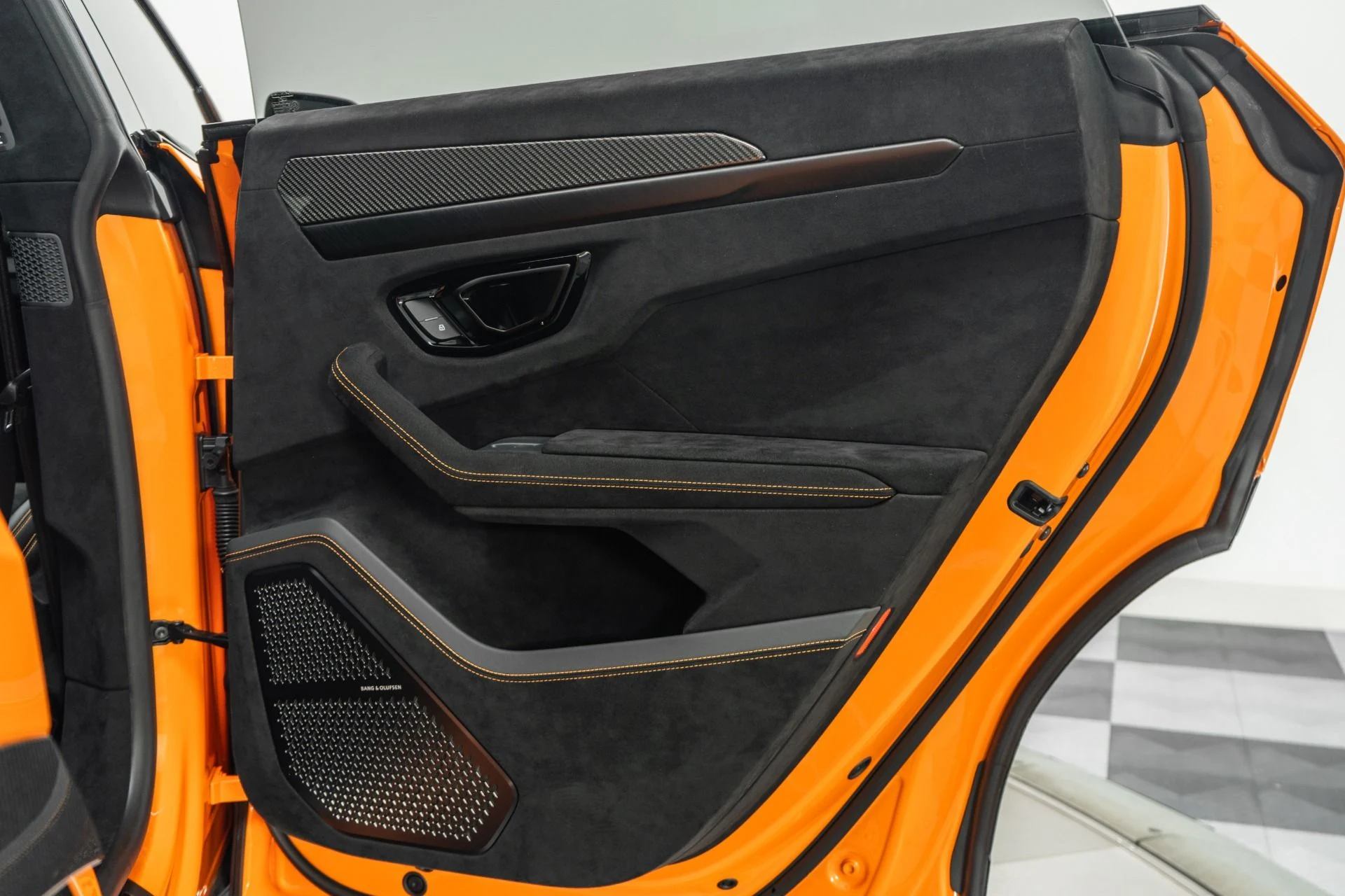 mph047_2412700893_Used_2024_Lamborghini_Urus_Performante_1779475320_fb2a31a385
