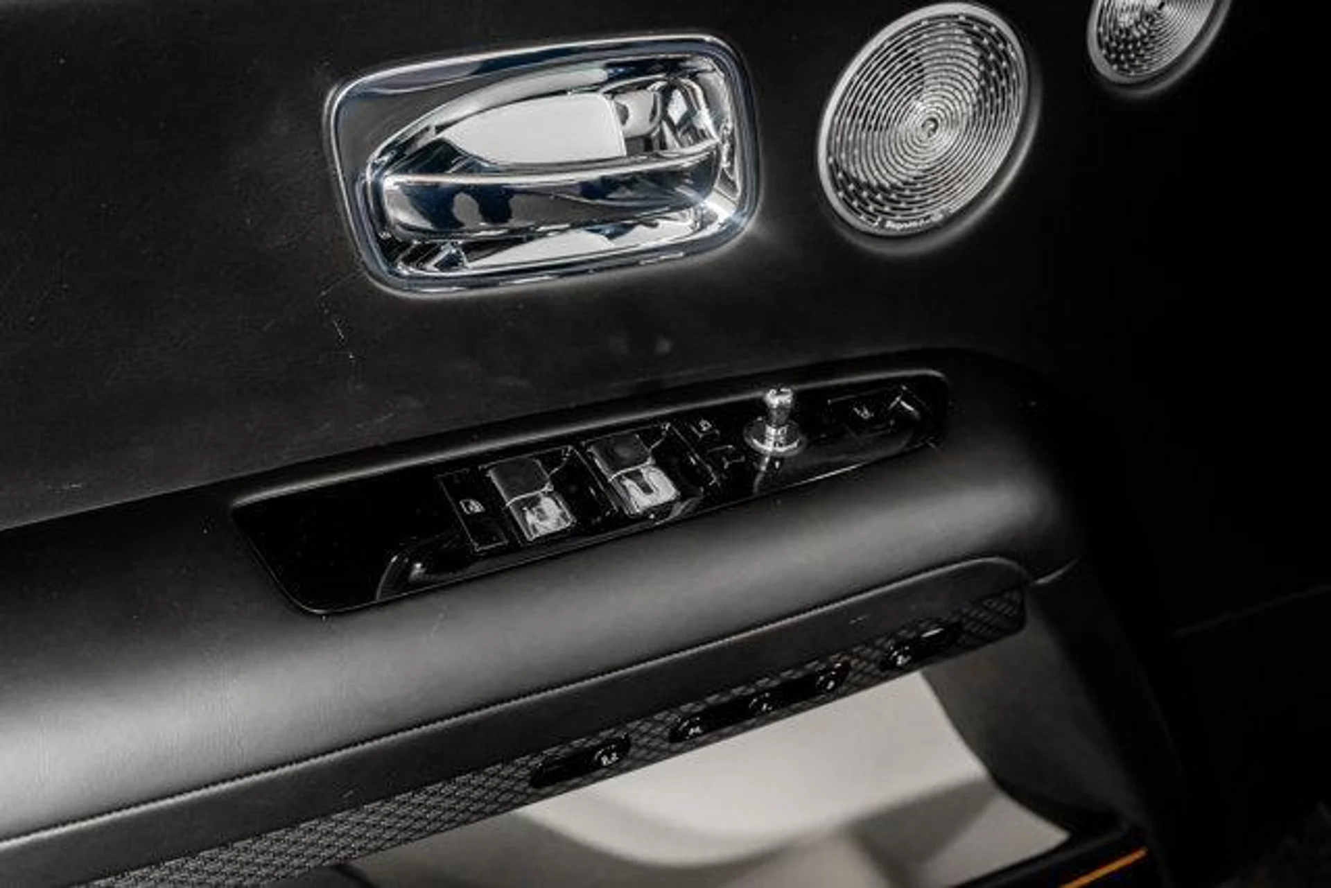 mph047_2421915450_Sdo8o0_Yi_Vsvck9x_LB_0_N_Cs14vcm_I_eeb0b7166d