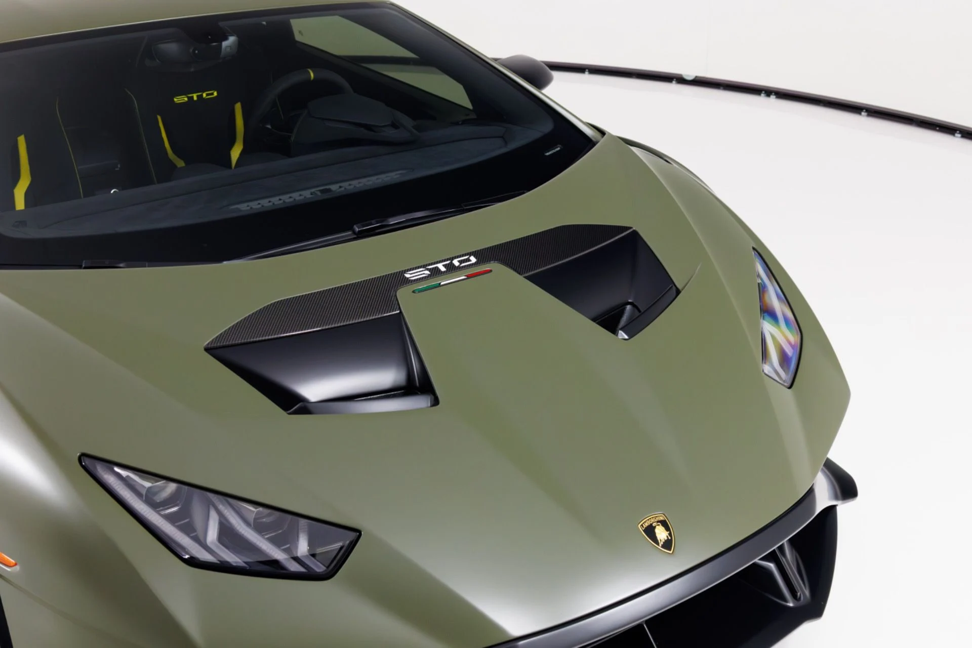 mph047_2435495671_Used_2022_Lamborghini_Huracan_STO_1770056123_1fabfc5652