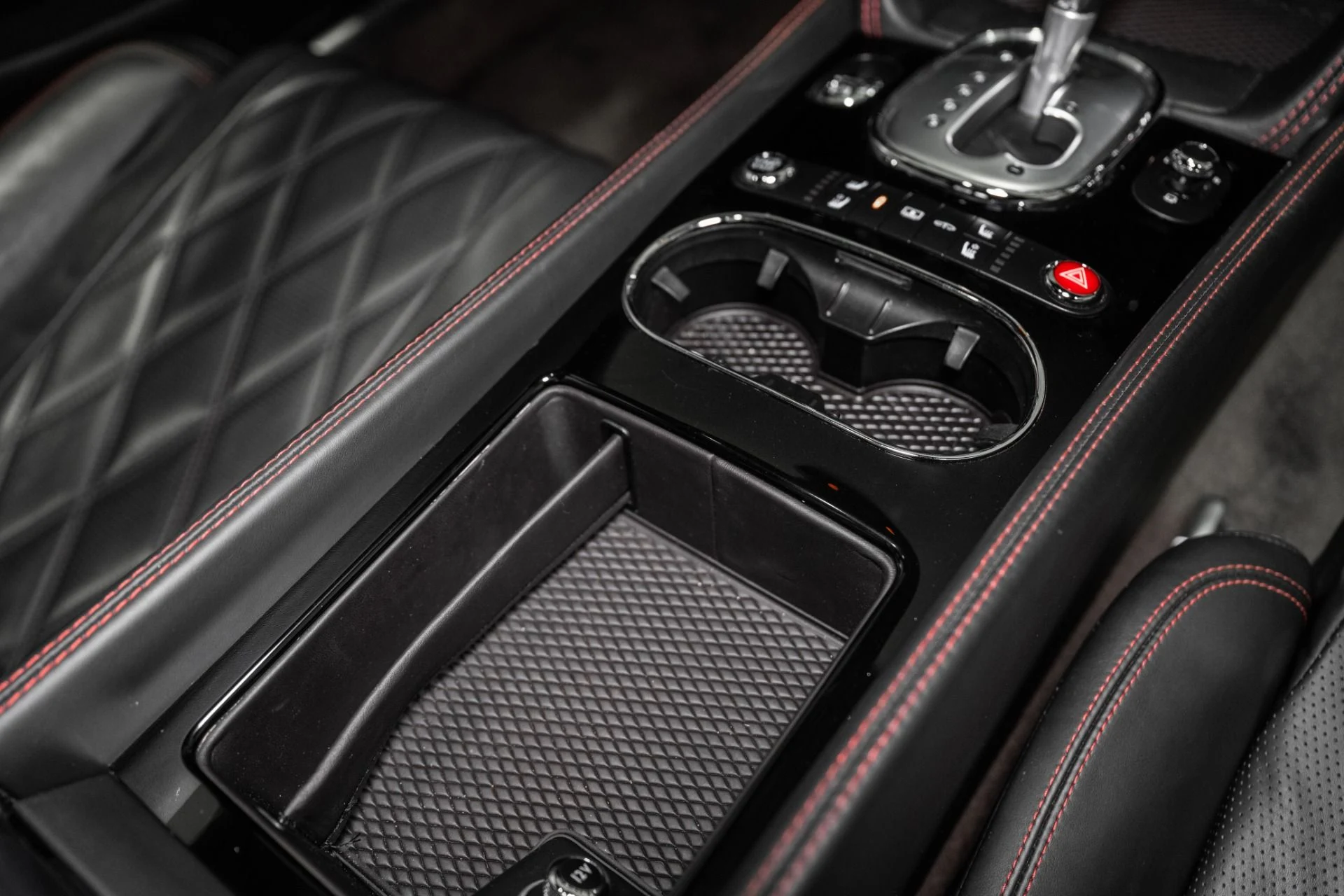 mph047_2439103260_Used_2014_Bentley_Flying_Spur_1764428362_7ff27192fb