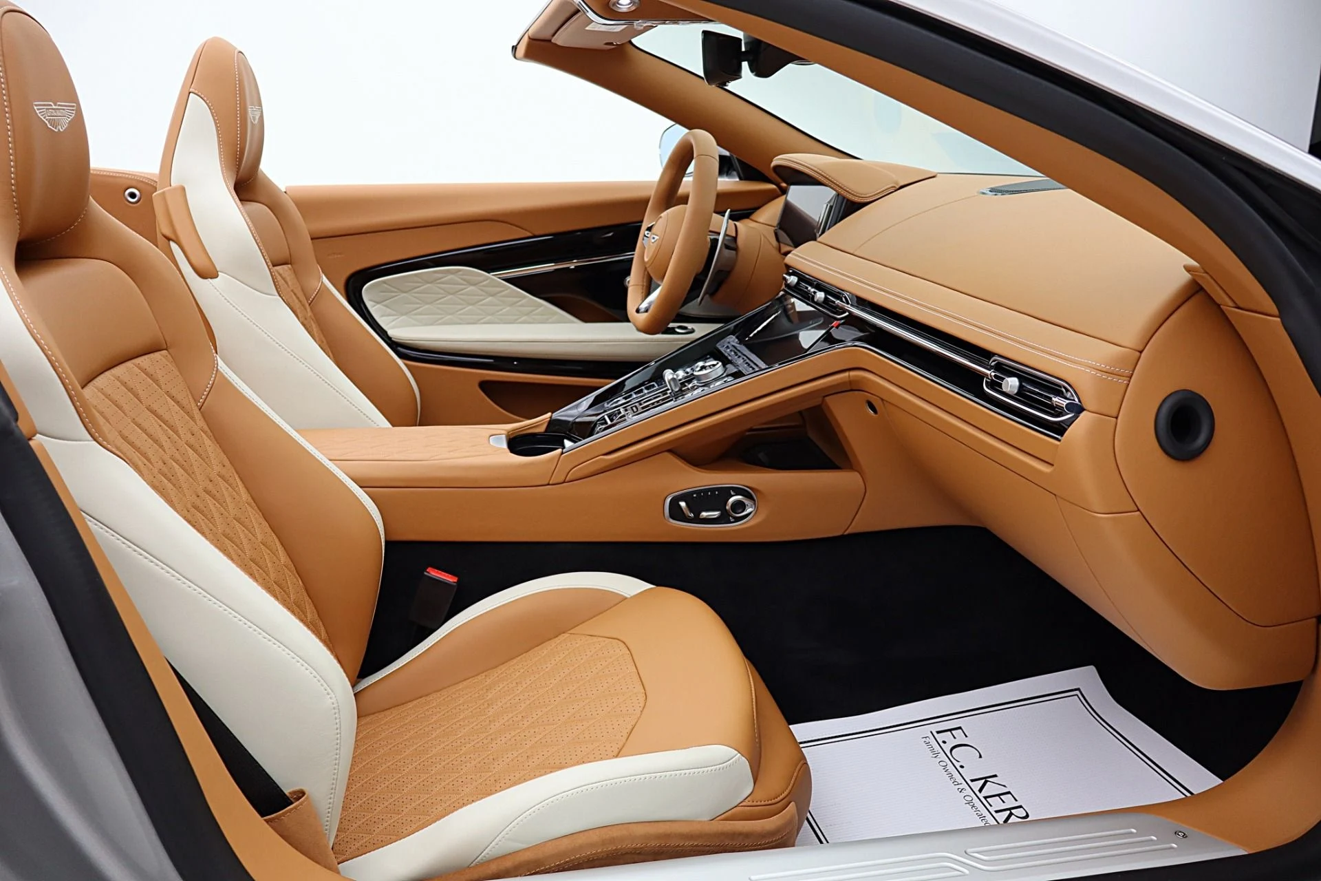 mph047_2442620479_New_2026_Aston_Martin_DB_12_Volante_b952cd2278